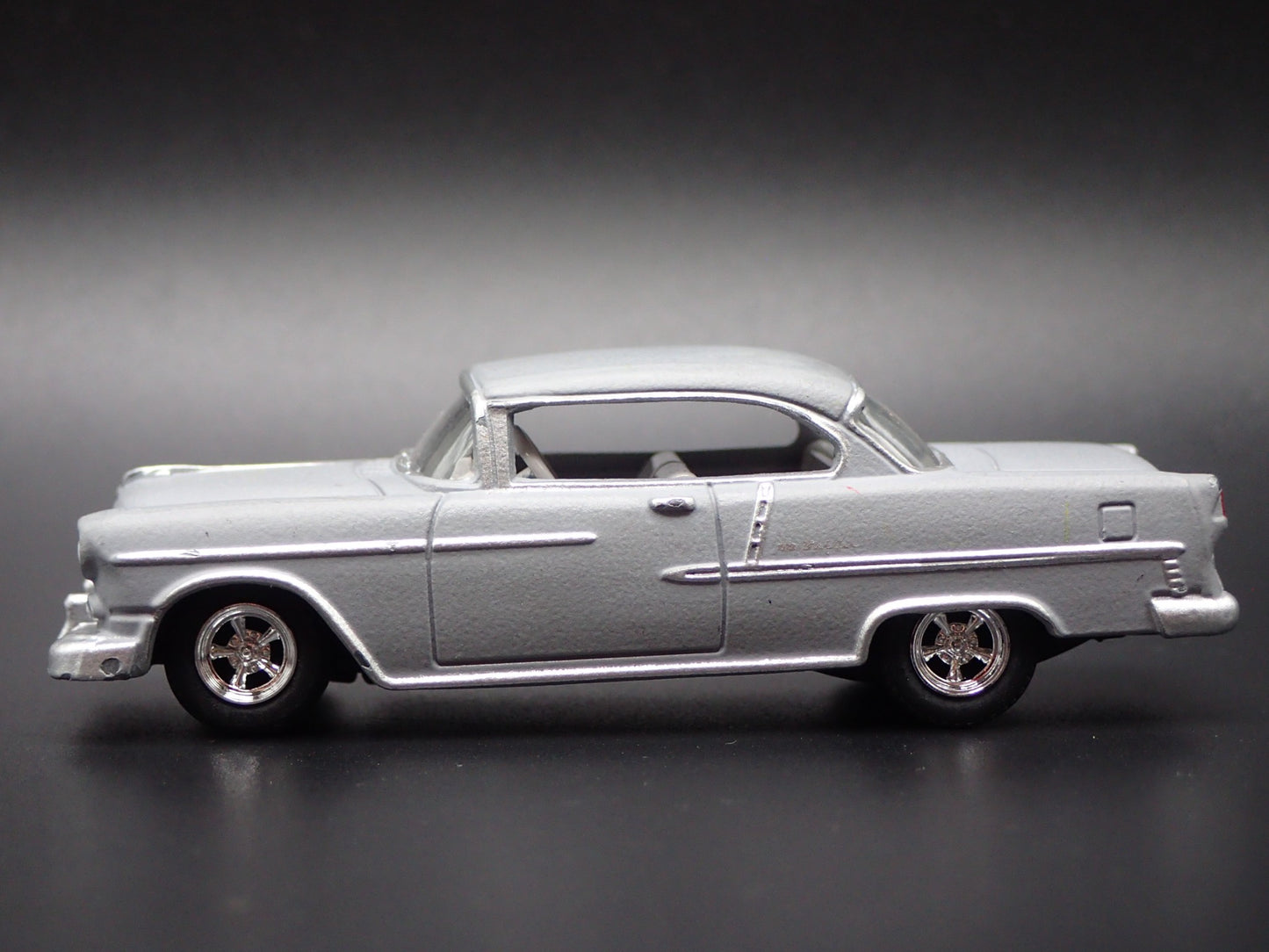 1955 55 CHEVY CHEVROLET BEL AIR GRAY 1:64 SCALE DIORAMA DIECAST MODEL CAR