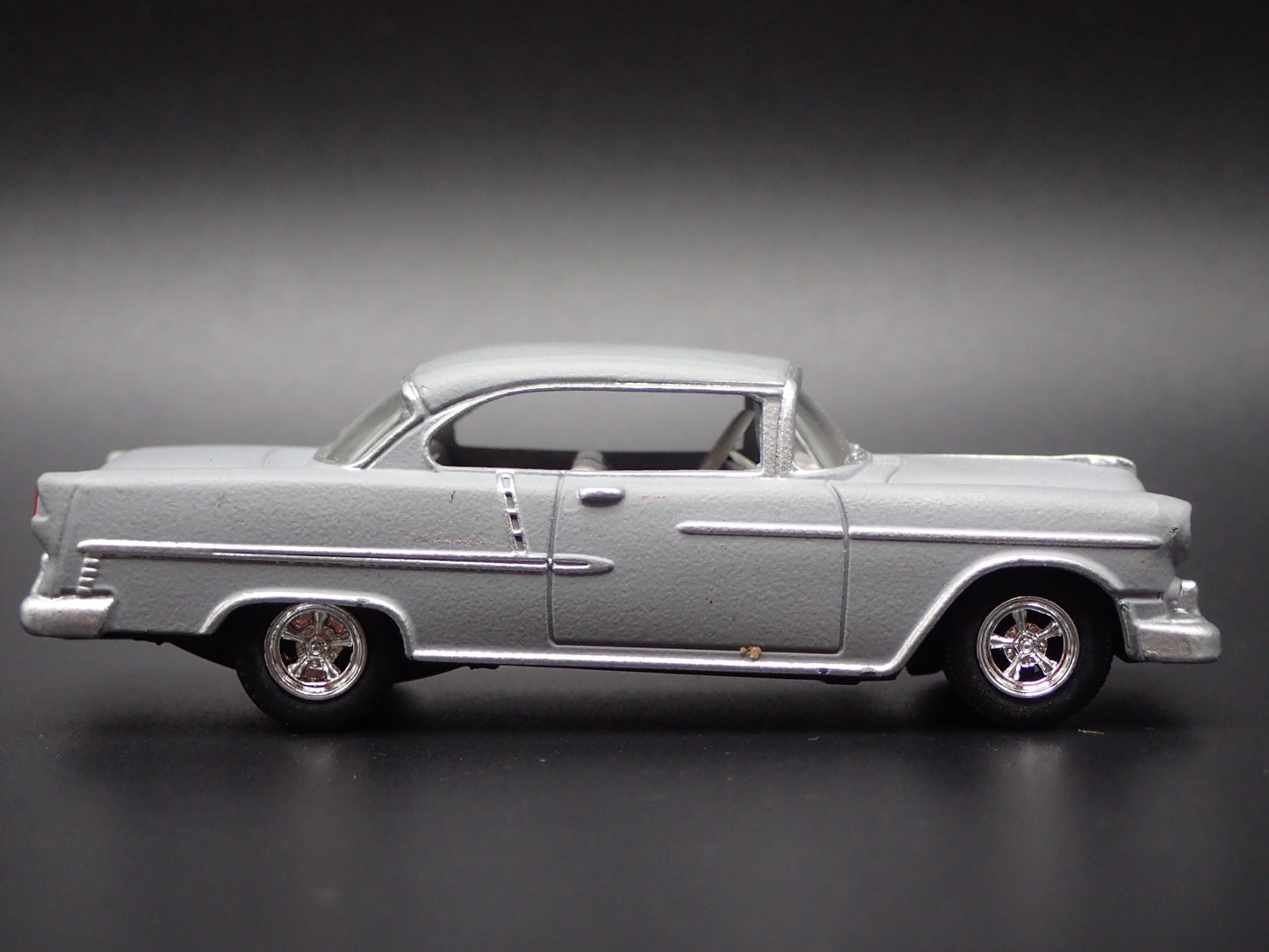 1955 55 CHEVY CHEVROLET BEL AIR GRAY 1:64 SCALE DIORAMA DIECAST MODEL CAR