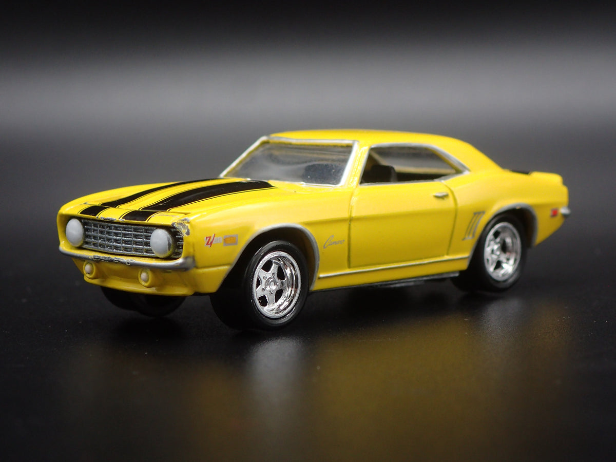 1969 69 CHEVY CHEVROLET CAMARO Z28 RARE 1:64 SCALE DIORAMA DIECAST MODEL CAR