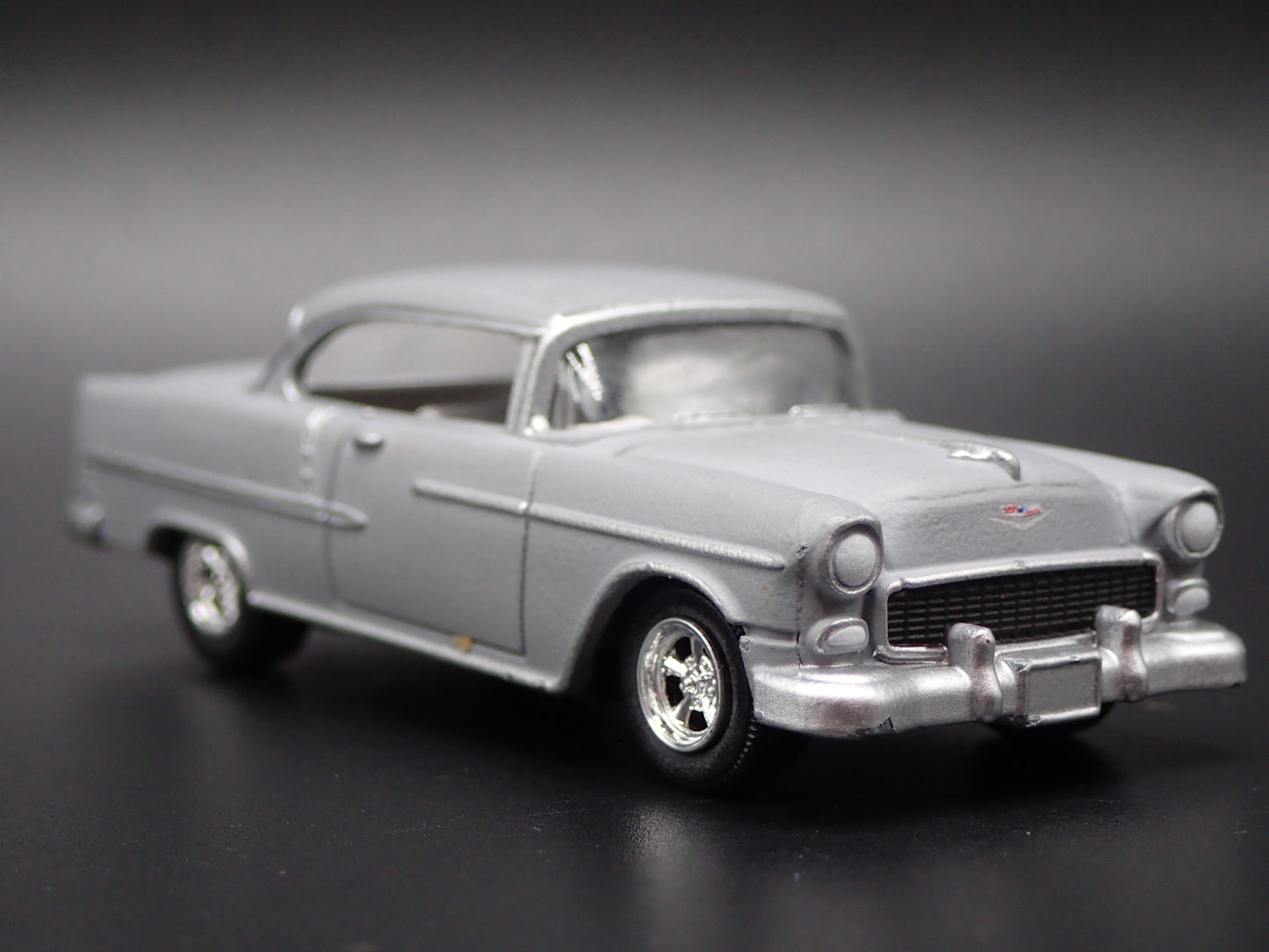 1955 55 CHEVY CHEVROLET BEL AIR GRAY 1:64 SCALE DIORAMA DIECAST MODEL CAR