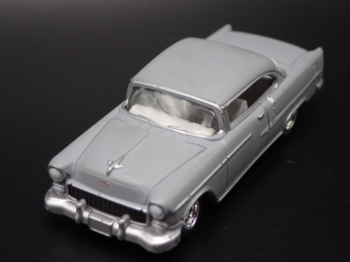 1955 55 CHEVY CHEVROLET BEL AIR GRAY 1:64 SCALE DIORAMA DIECAST MODEL CAR