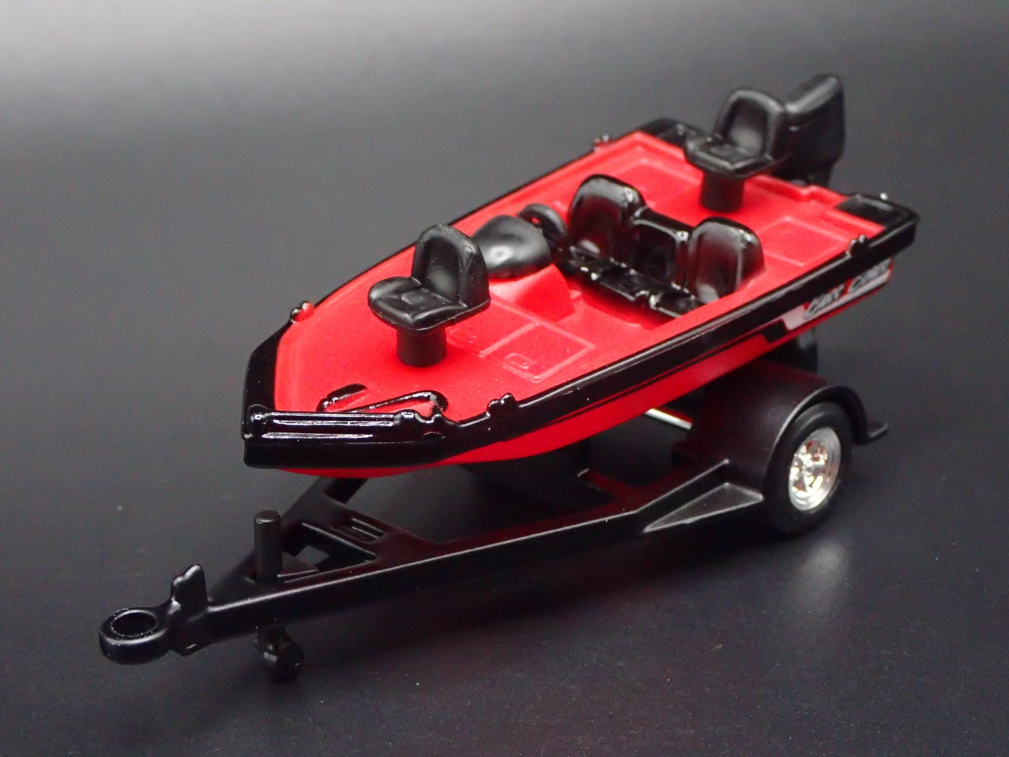 BASS BOAT ON TRAILER REMOVABLE 1:64 SCALE DIORAMA COLLECTIBLE DIECAST MODEL BOAT