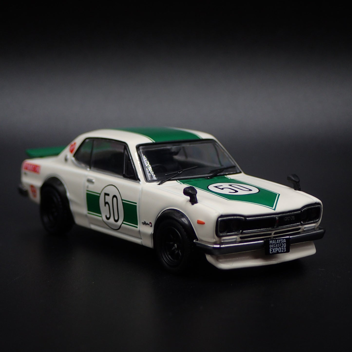 NISSAN SKYLINE 2000 GTR KPGC10 1:64 SCALE COLLECTIBLE DIORAMA DIECAST MODEL CAR