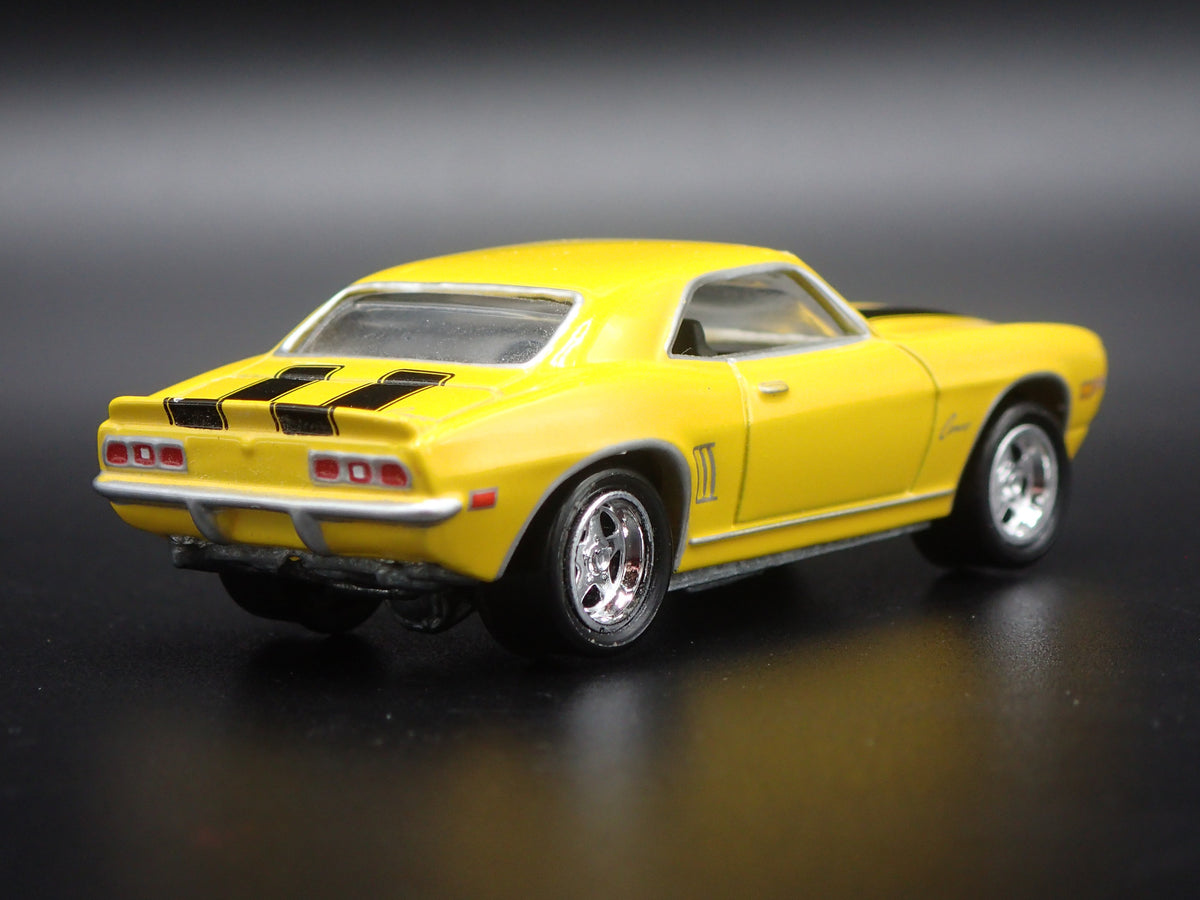1969 69 CHEVY CHEVROLET CAMARO Z28 RARE 1:64 SCALE DIORAMA DIECAST MODEL CAR