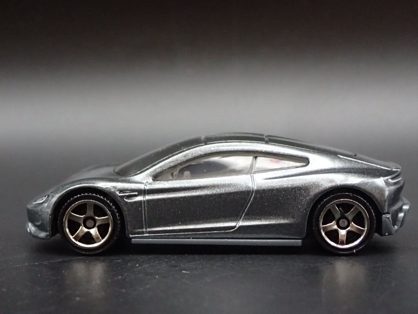 TESLA ROADSTER CONCEPT GRAY 1:64 SCALE COLLECTIBLE DIORAMA DIECAST MODEL CAR