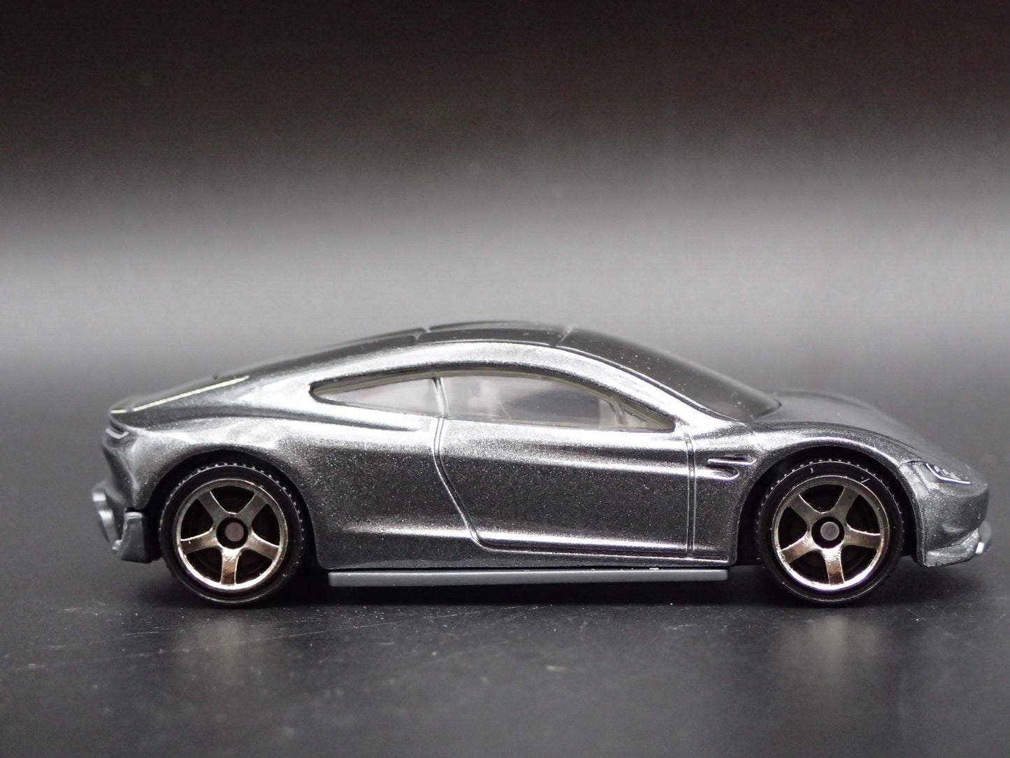 TESLA ROADSTER CONCEPT GRAY 1:64 SCALE COLLECTIBLE DIORAMA DIECAST MODEL CAR