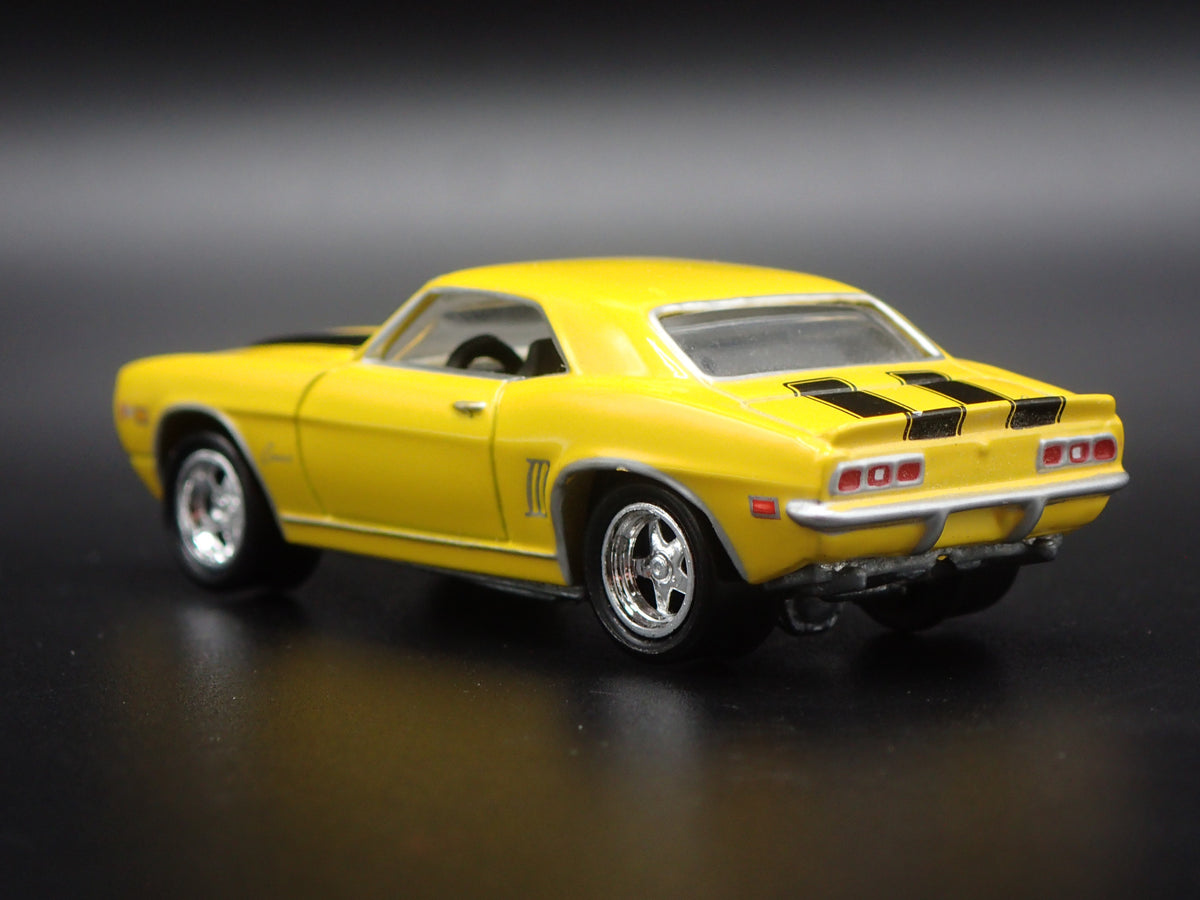 1969 69 CHEVY CHEVROLET CAMARO Z28 RARE 1:64 SCALE DIORAMA DIECAST MODEL CAR