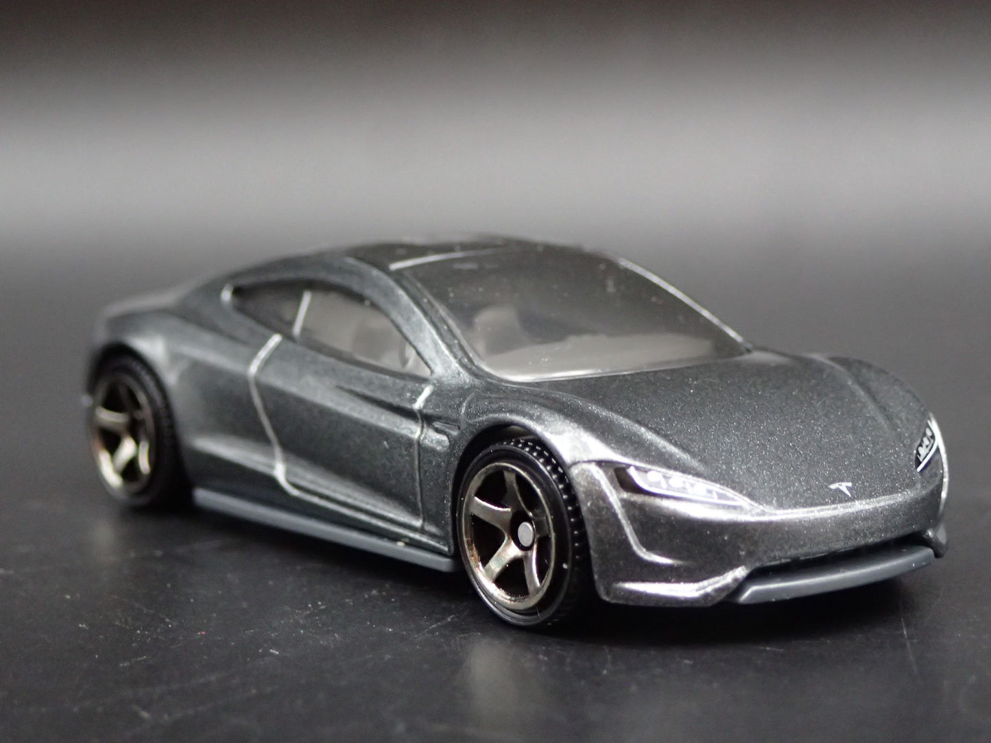 TESLA ROADSTER CONCEPT GRAY 1:64 SCALE COLLECTIBLE DIORAMA DIECAST MODEL CAR