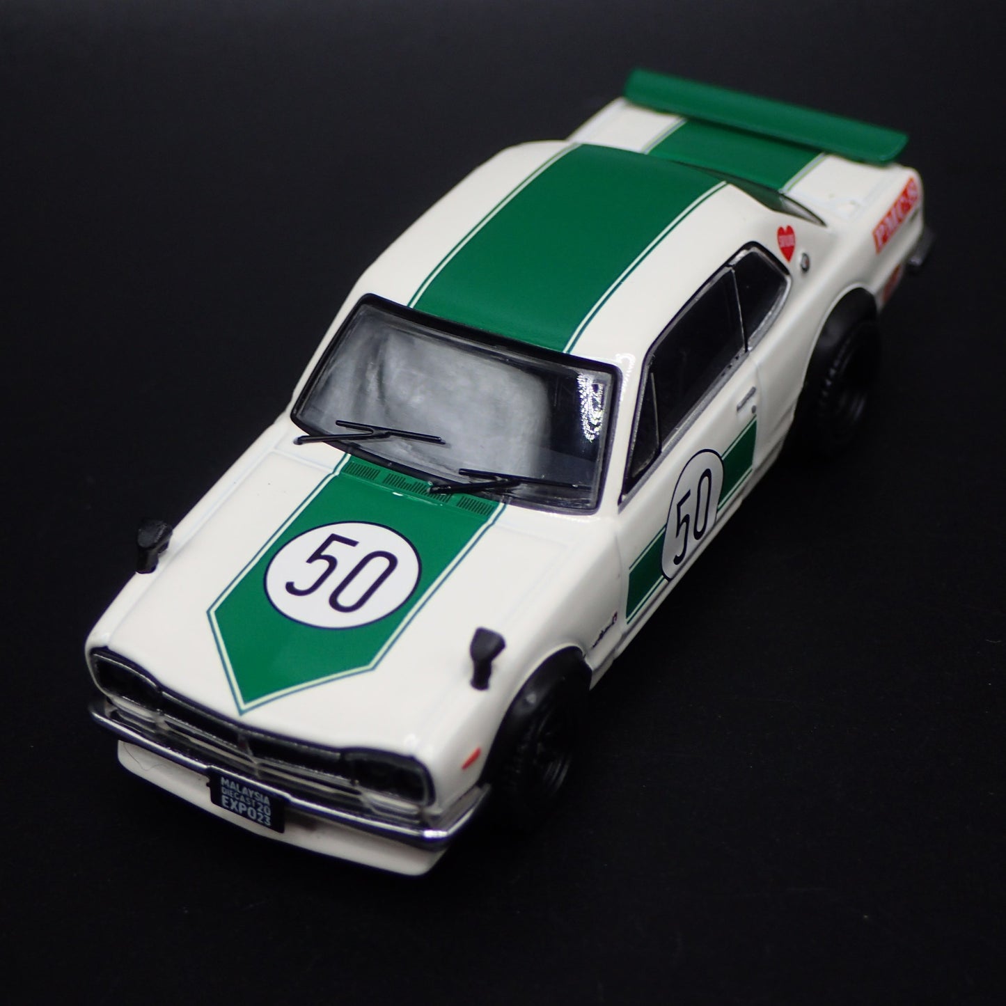 NISSAN SKYLINE 2000 GTR KPGC10 1:64 SCALE COLLECTIBLE DIORAMA DIECAST MODEL CAR