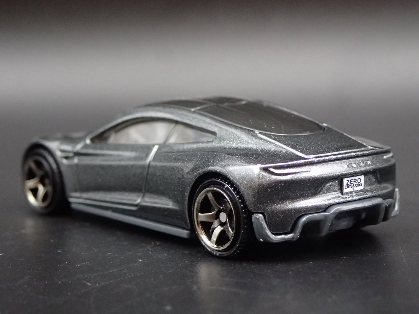 TESLA ROADSTER CONCEPT GRAY 1:64 SCALE COLLECTIBLE DIORAMA DIECAST MODEL CAR