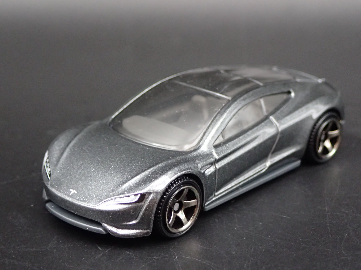 TESLA ROADSTER CONCEPT GRAY 1:64 SCALE COLLECTIBLE DIORAMA DIECAST MODEL CAR