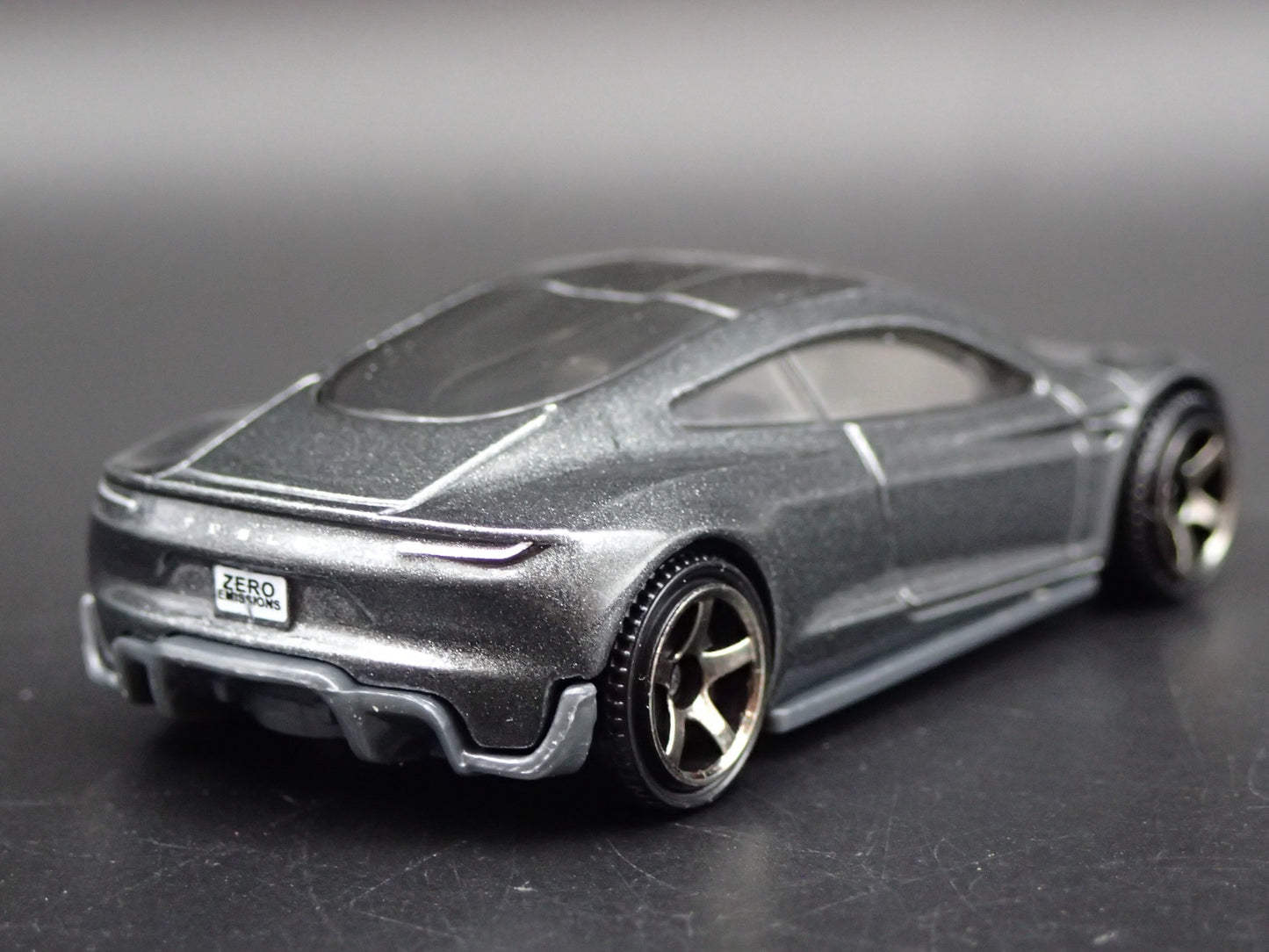 TESLA ROADSTER CONCEPT GRAY 1:64 SCALE COLLECTIBLE DIORAMA DIECAST MODEL CAR