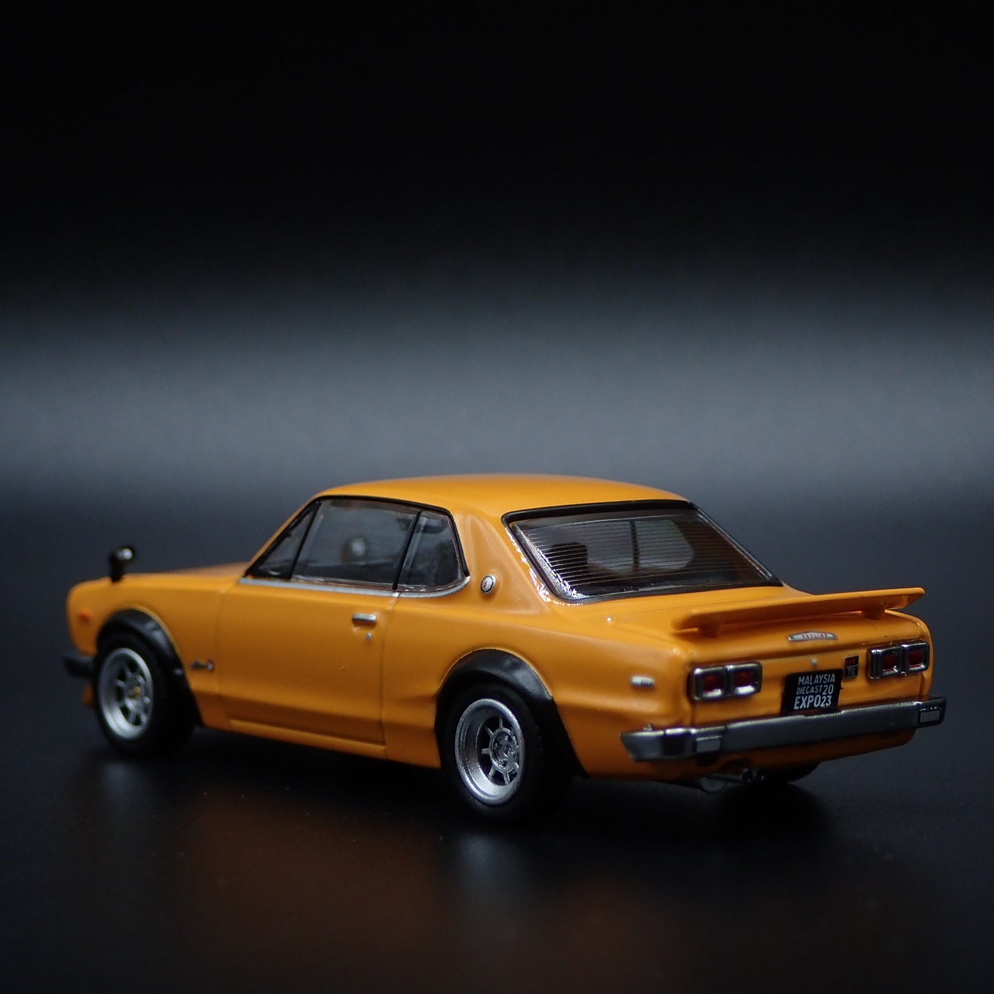 NISSAN SKYLINE 2000 GTR KPGC10 1:64 SCALE COLLECTIBLE DIORAMA DIECAST MODEL CAR