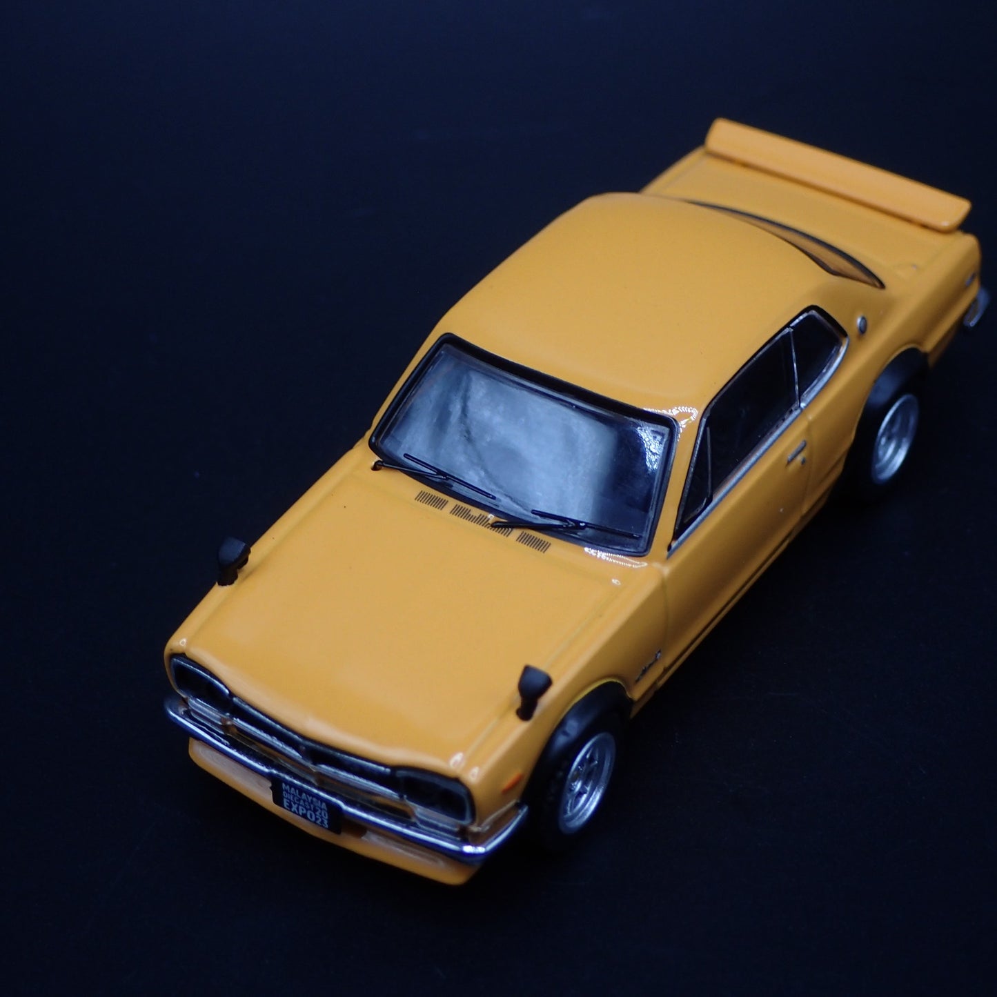 NISSAN SKYLINE 2000 GTR KPGC10 1:64 SCALE COLLECTIBLE DIORAMA DIECAST MODEL CAR