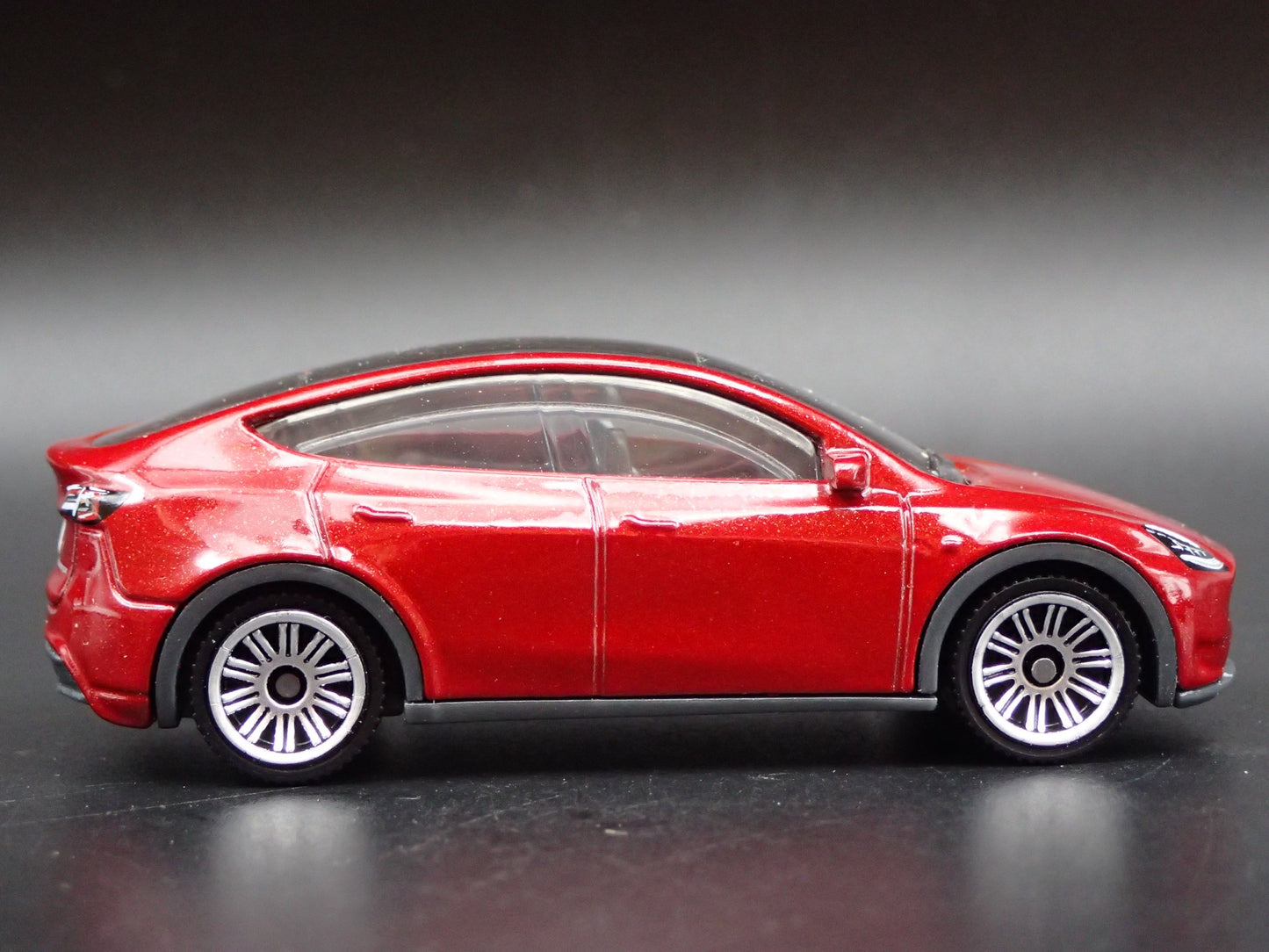 2020-2025 TESLA MODEL Y SUV RED 1:64 SCALE COLLECTIBLE DIORAMA DIECAST MODEL CAR