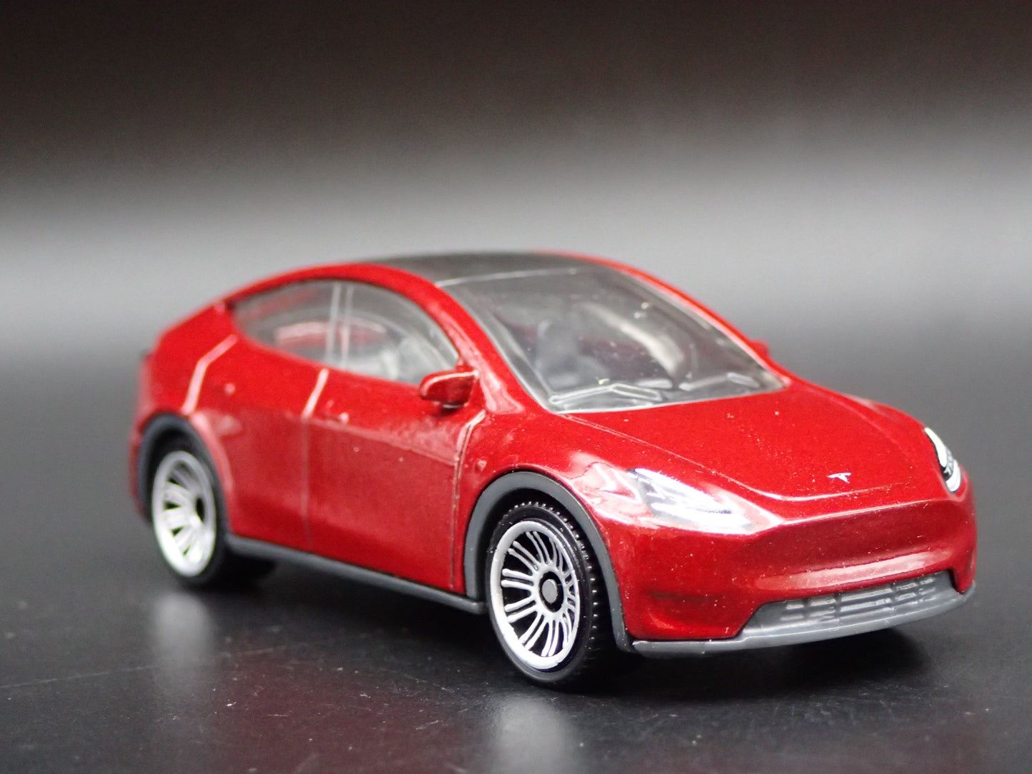 2020-2025 TESLA MODEL Y SUV RED 1:64 SCALE COLLECTIBLE DIORAMA DIECAST MODEL CAR