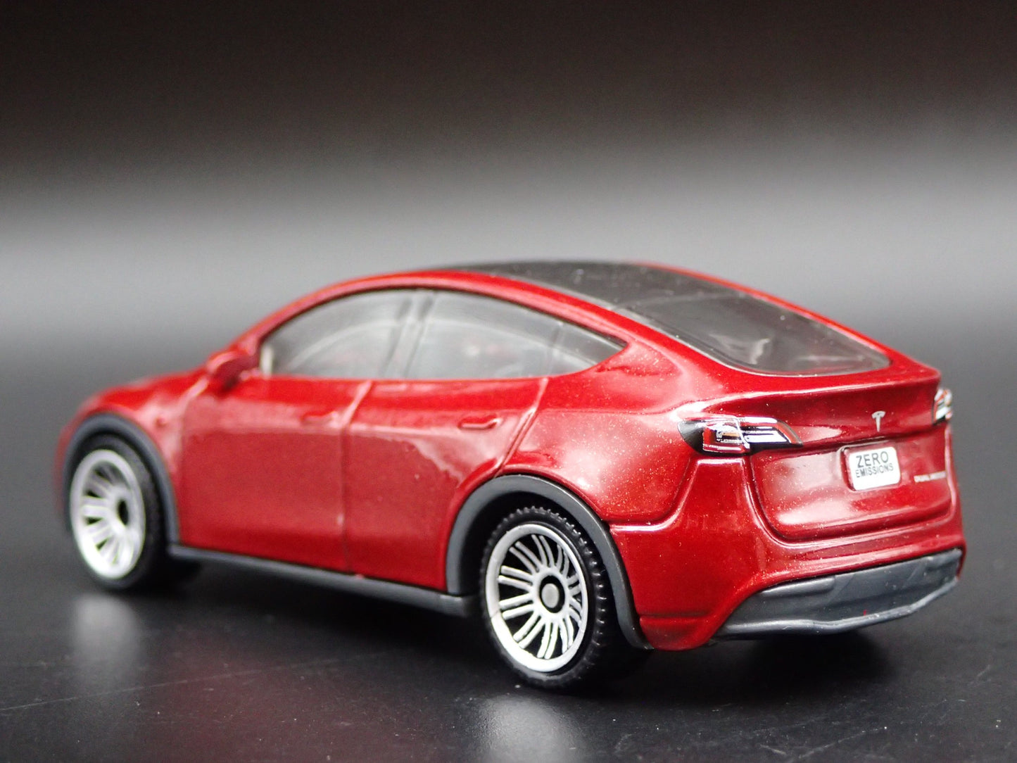 2020-2025 TESLA MODEL Y SUV RED 1:64 SCALE COLLECTIBLE DIORAMA DIECAST MODEL CAR