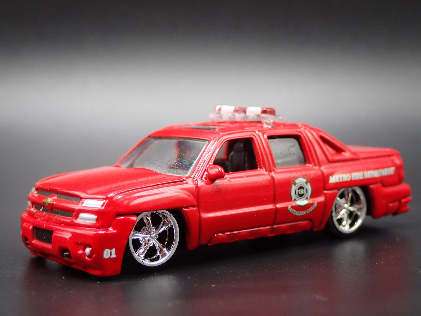 2001-2006 CHEVY CHEVROLET AVALANCHE PICKUP TRUCK 1:64 SCALE DIECAST MODEL CAR