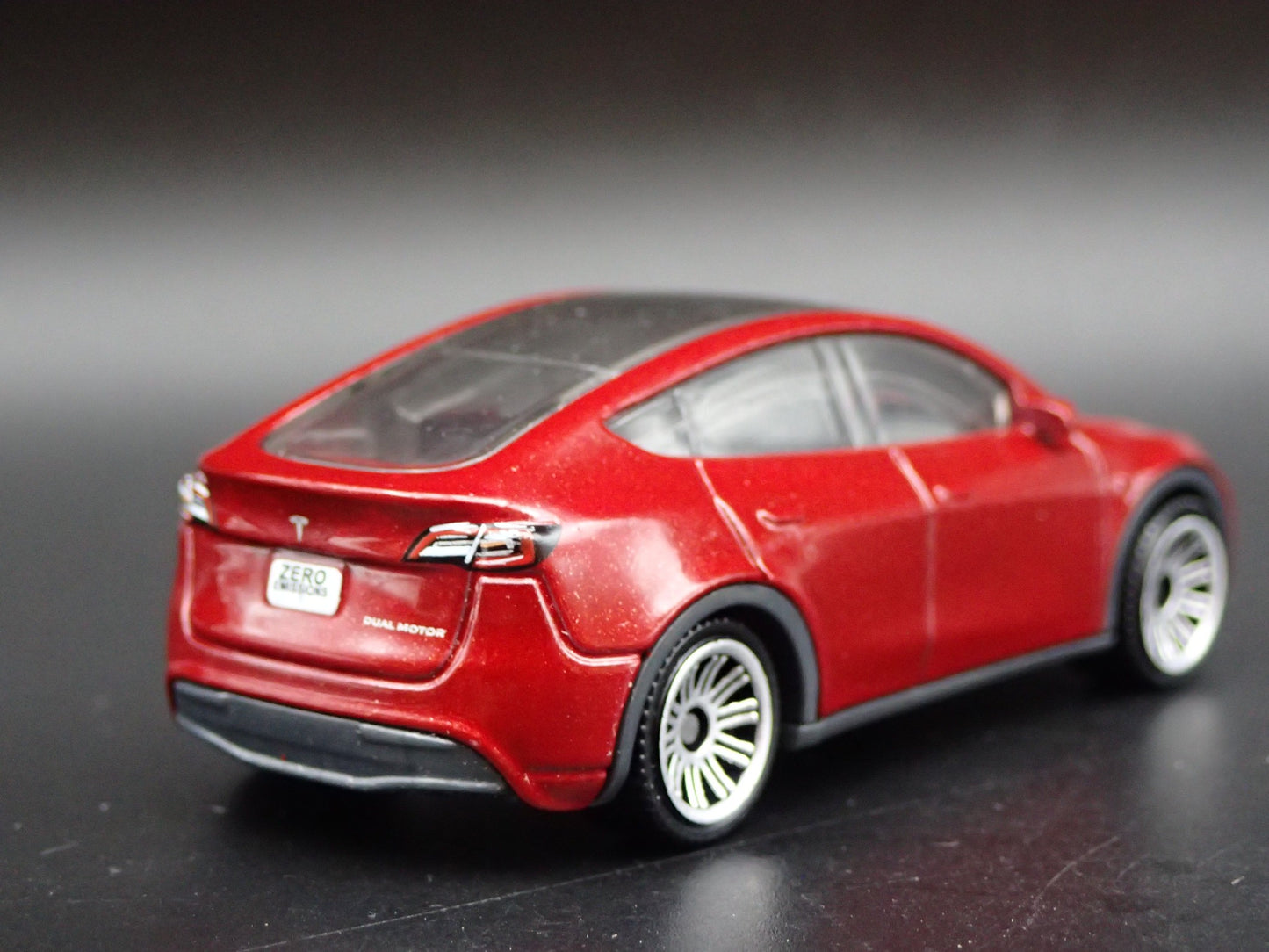 2020-2025 TESLA MODEL Y SUV RED 1:64 SCALE COLLECTIBLE DIORAMA DIECAST MODEL CAR