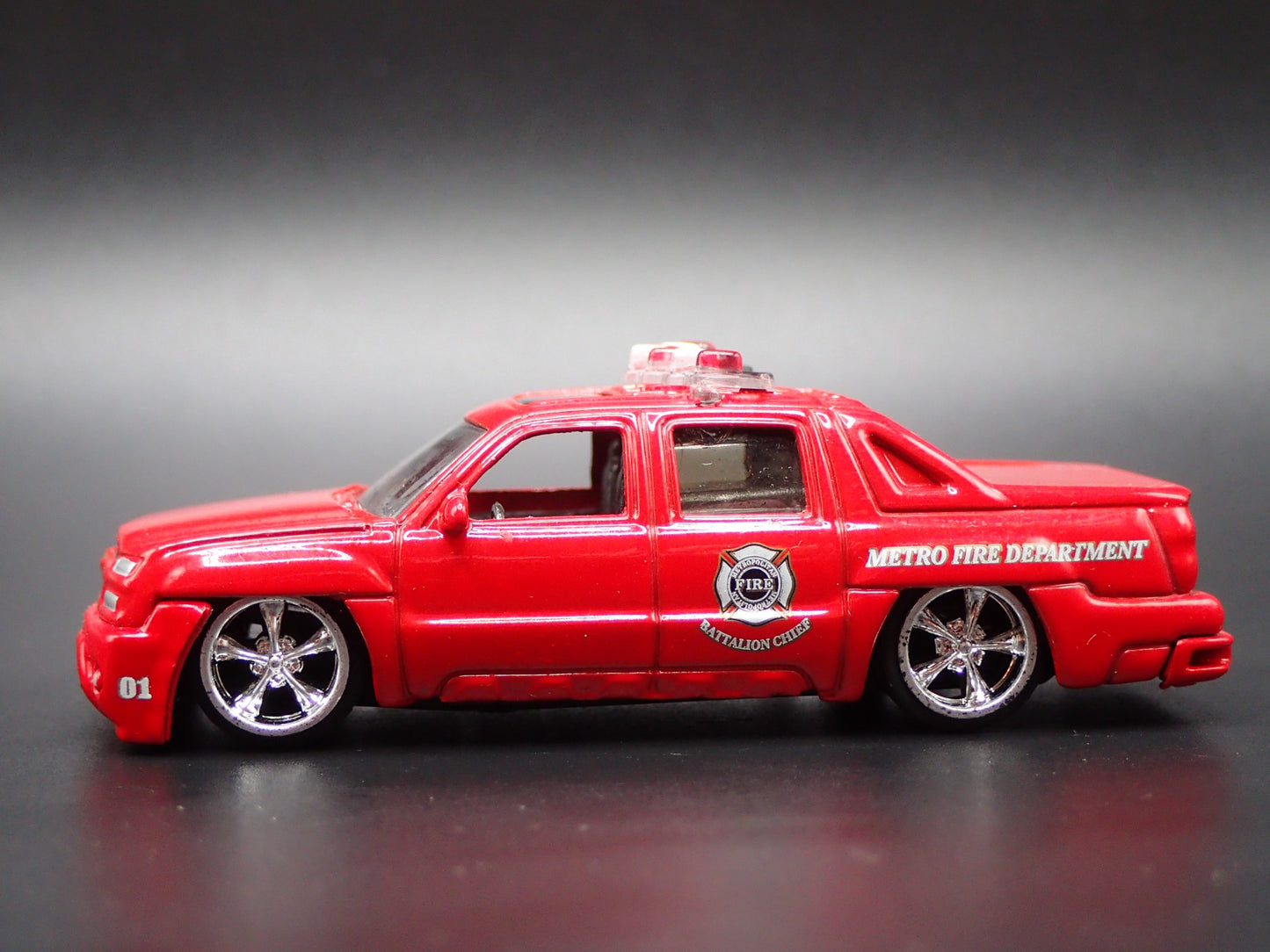 2001-2006 CHEVY CHEVROLET AVALANCHE PICKUP TRUCK 1:64 SCALE DIECAST MODEL CAR