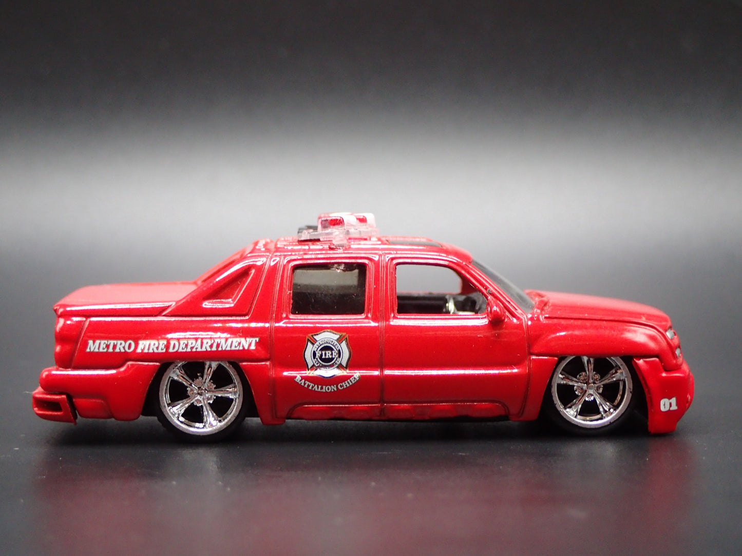 2001-2006 CHEVY CHEVROLET AVALANCHE PICKUP TRUCK 1:64 SCALE DIECAST MODEL CAR