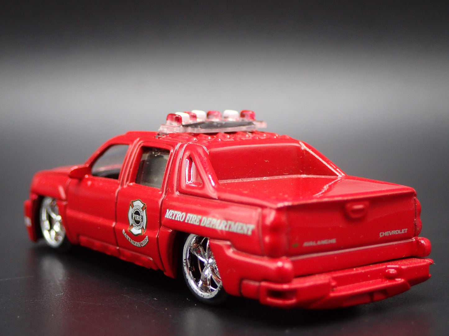 2001-2006 CHEVY CHEVROLET AVALANCHE PICKUP TRUCK 1:64 SCALE DIECAST MODEL CAR