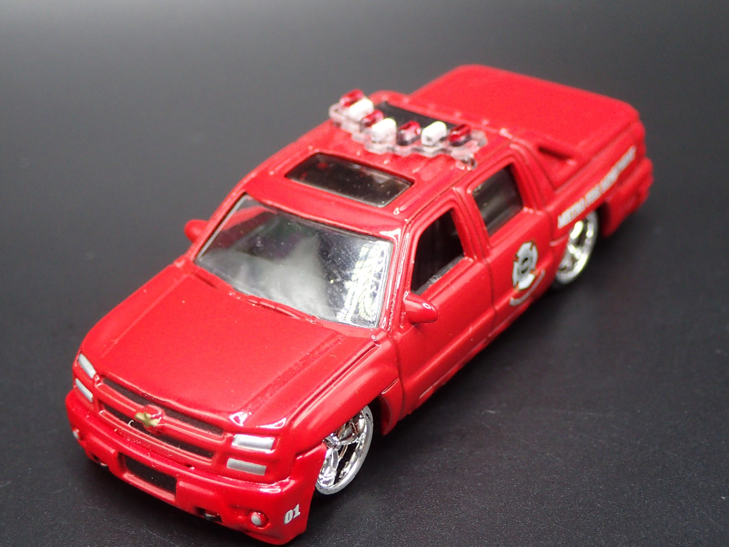 2001-2006 CHEVY CHEVROLET AVALANCHE PICKUP TRUCK 1:64 SCALE DIECAST MODEL CAR