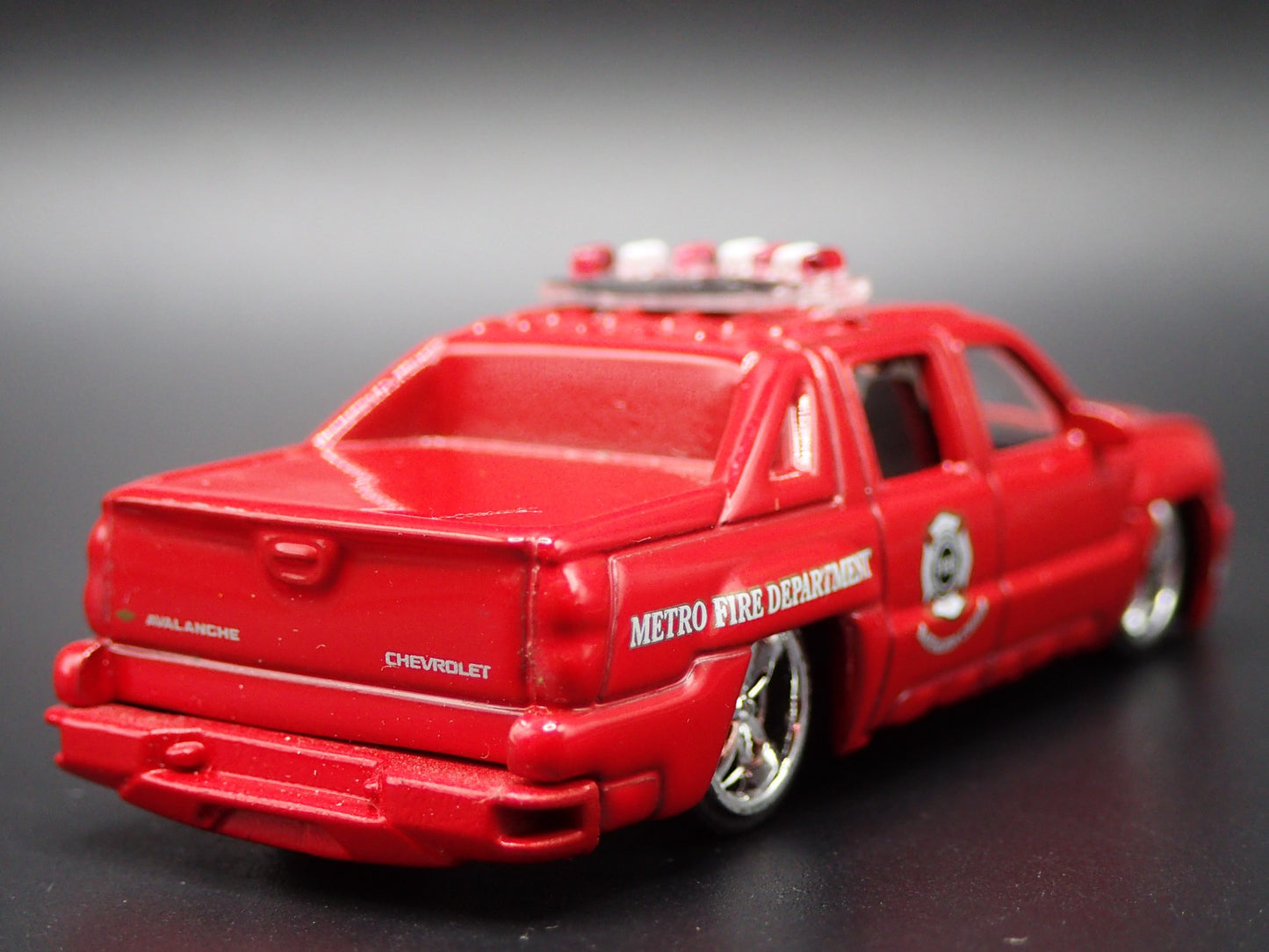 2001-2006 CHEVY CHEVROLET AVALANCHE PICKUP TRUCK 1:64 SCALE DIECAST MODEL CAR