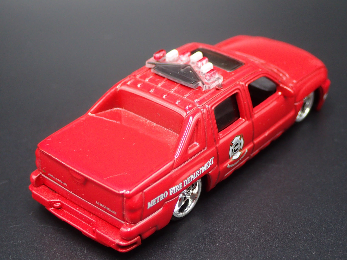 2001-2006 CHEVY CHEVROLET AVALANCHE PICKUP TRUCK 1:64 SCALE DIECAST MODEL CAR