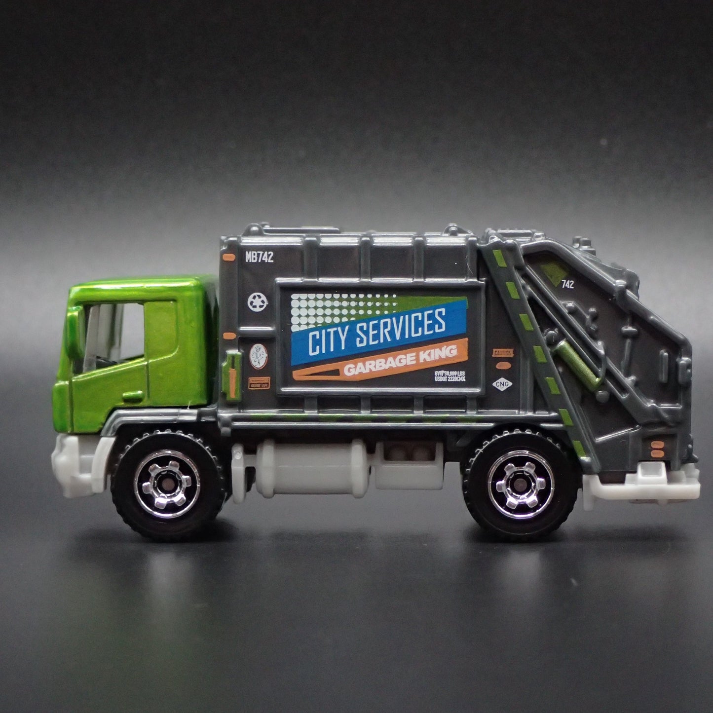 MODERN GARBAGE RECYCLING TRASH TRUCK 1/64 MB SCALE DIORAMA DIECAST MODEL CAR