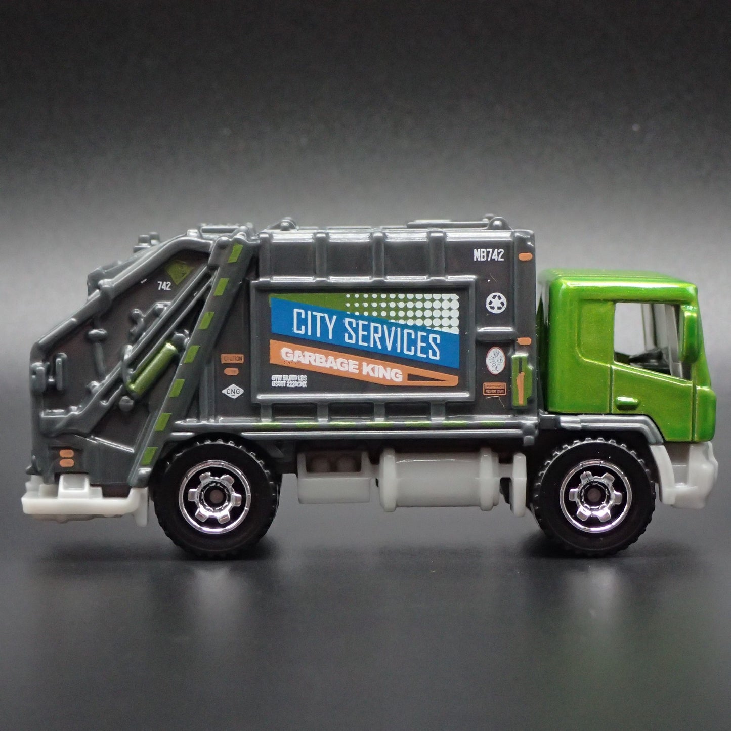 MODERN GARBAGE RECYCLING TRASH TRUCK 1/64 MB SCALE DIORAMA DIECAST MODEL CAR