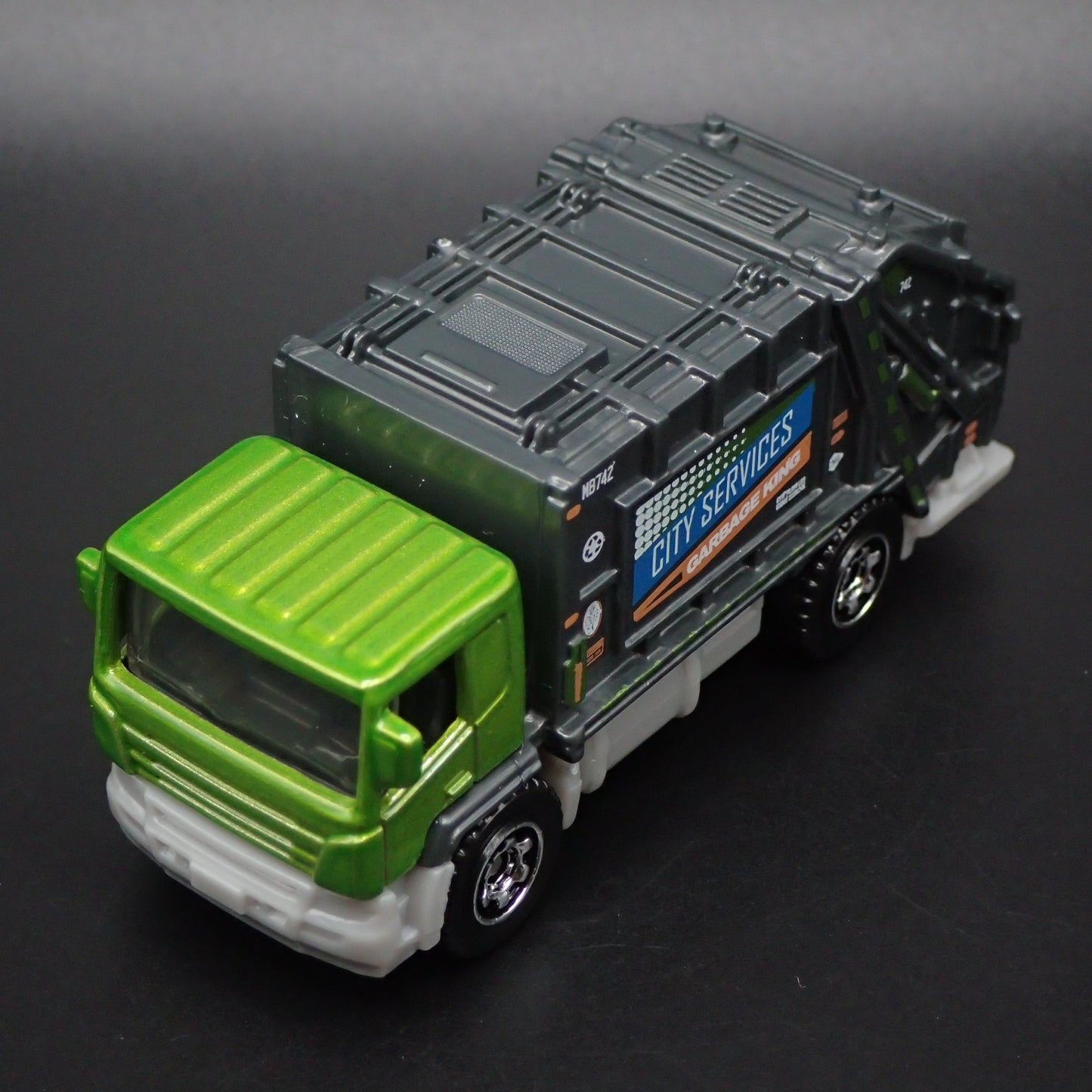 MODERN GARBAGE RECYCLING TRASH TRUCK 1/64 MB SCALE DIORAMA DIECAST MODEL CAR