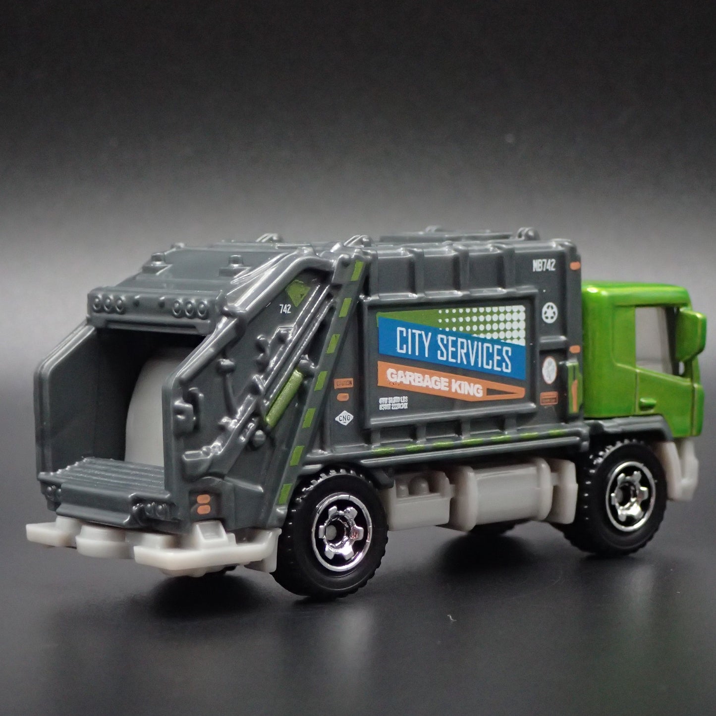 MODERN GARBAGE RECYCLING TRASH TRUCK 1/64 MB SCALE DIORAMA DIECAST MODEL CAR