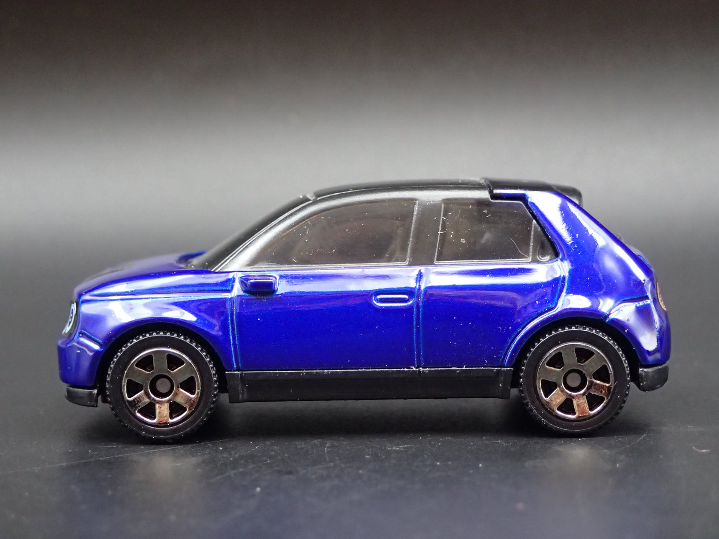 2020-2024 HONDA E ELECTRIC CAR EV 1:64 SCALE COLLECTIBLE DIORAMA DIECAST CAR