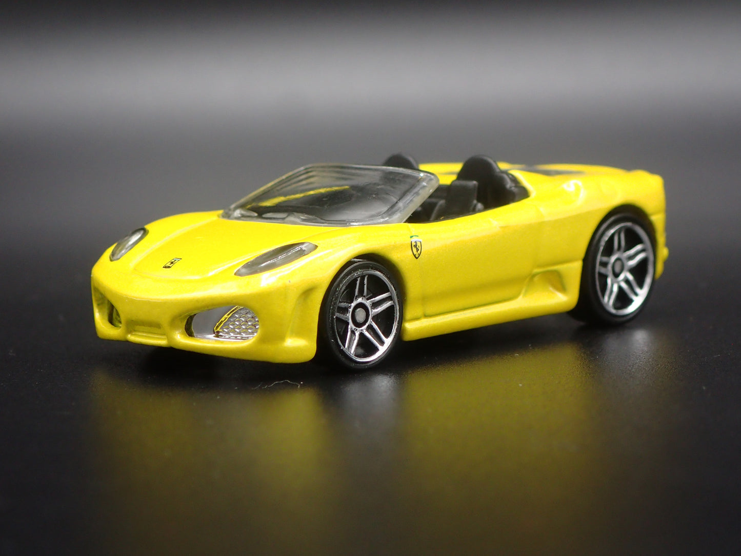 2005-2009 FERRARI F430 SPIDER CONVERTIBLE 1:64 SCALE DIORAMA DIECAST MODEL CAR
