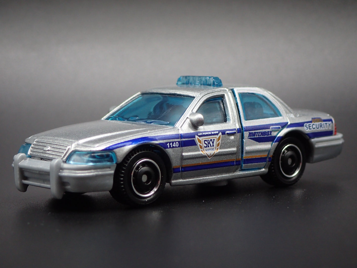 2006 06 FORD CROWN VICTORIA SECURITY POLICE SILVER 1:64 SCALE DIECAST MODEL CAR