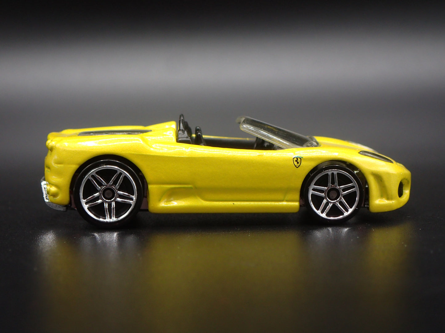 2005-2009 FERRARI F430 SPIDER CONVERTIBLE 1:64 SCALE DIORAMA DIECAST MODEL CAR