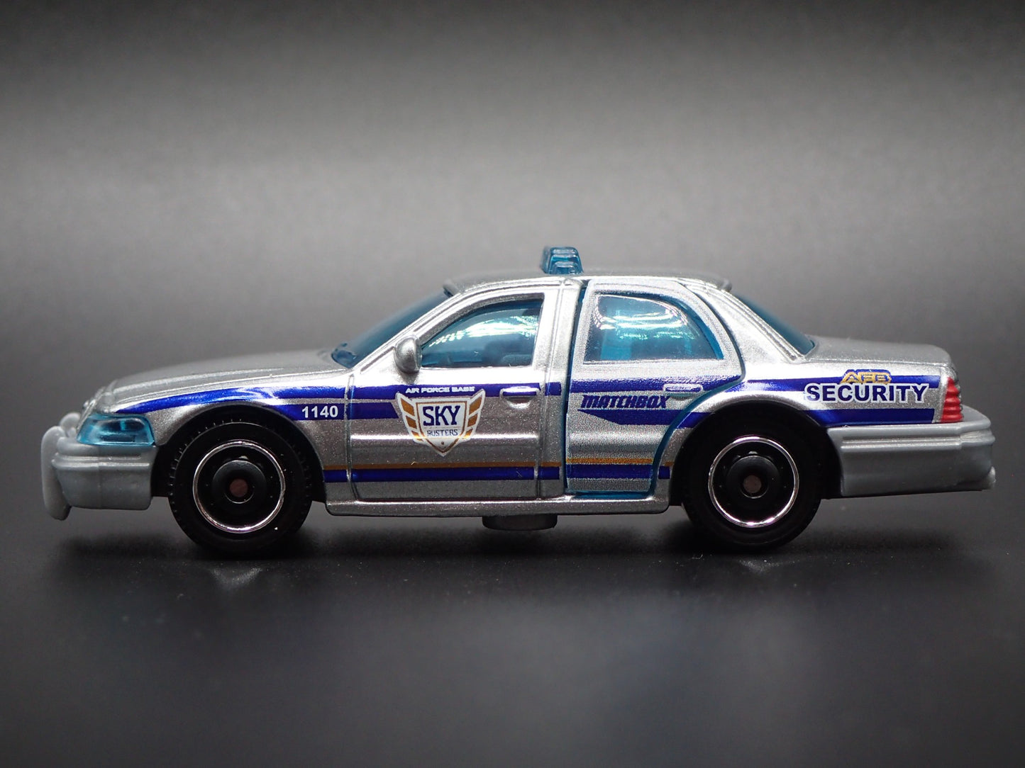 2006 06 FORD CROWN VICTORIA SECURITY POLICE SILVER 1:64 SCALE DIECAST MODEL CAR