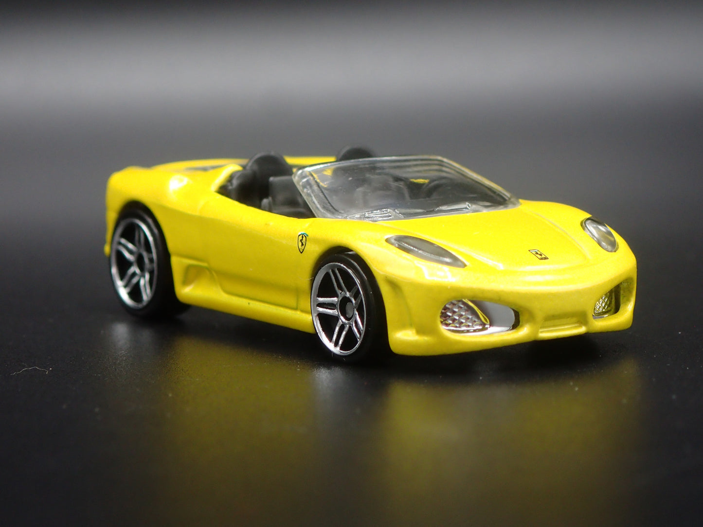 2005-2009 FERRARI F430 SPIDER CONVERTIBLE 1:64 SCALE DIORAMA DIECAST MODEL CAR