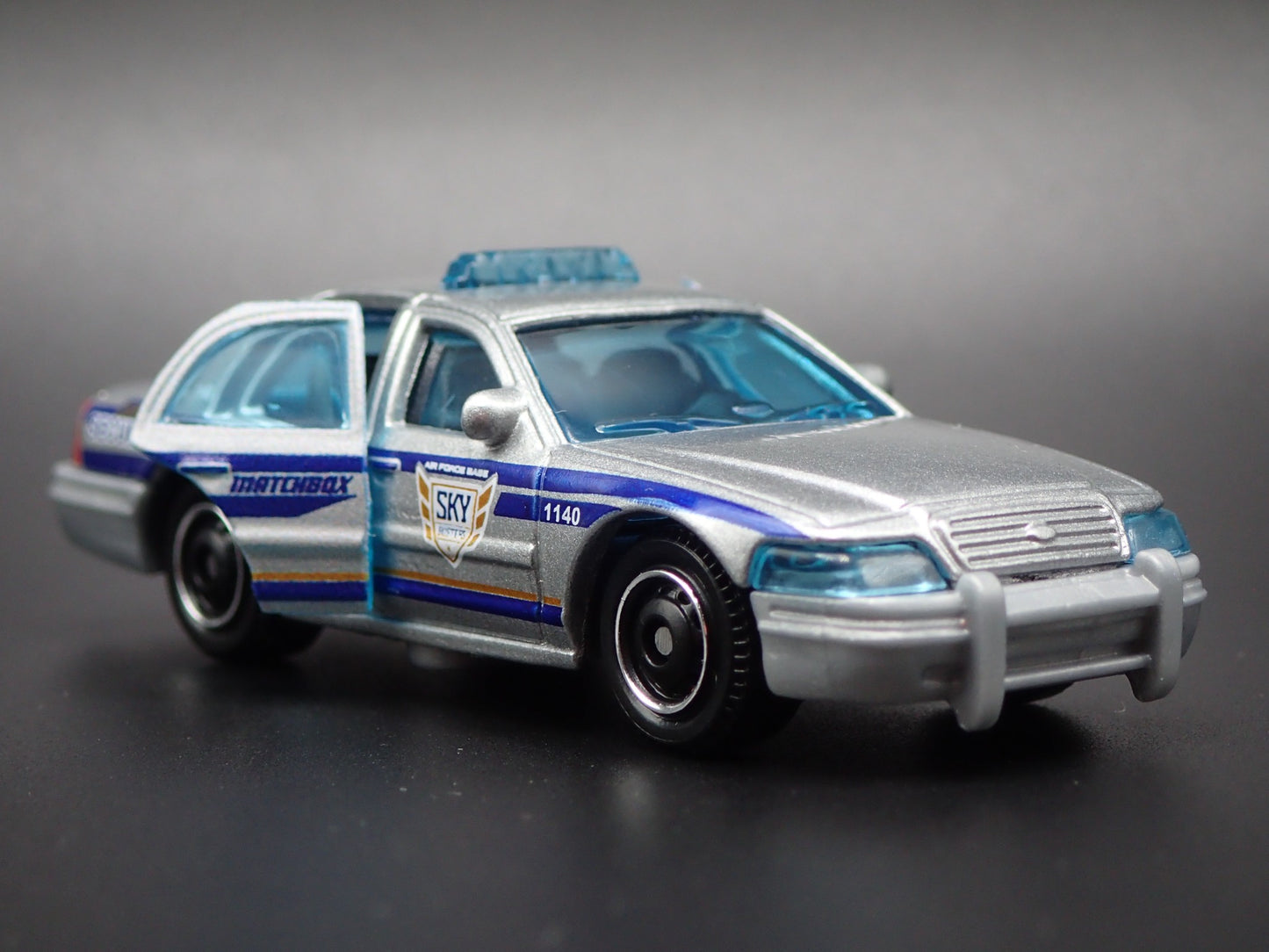 2006 06 FORD CROWN VICTORIA SECURITY POLICE SILVER 1:64 SCALE DIECAST MODEL CAR
