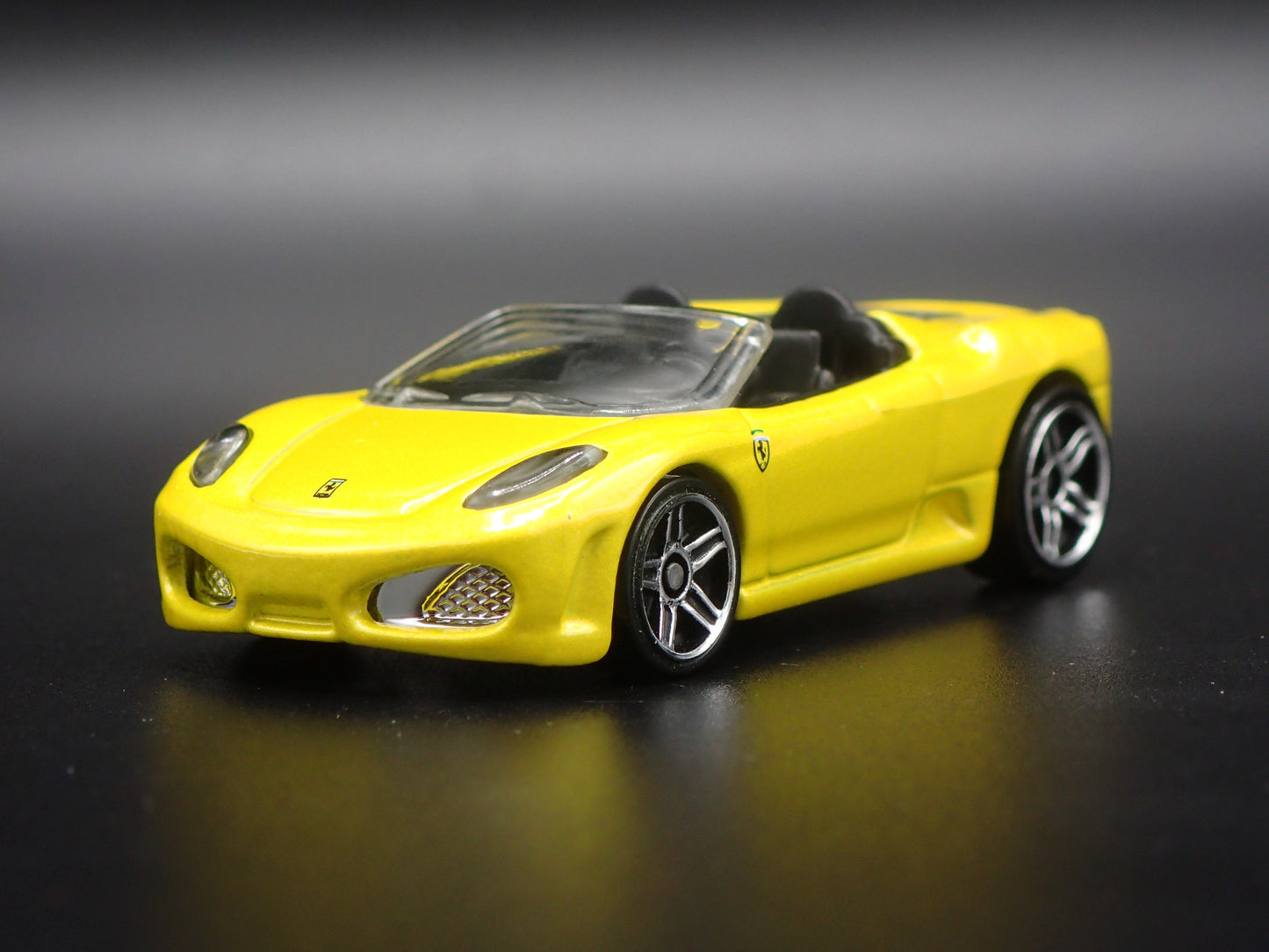 2005-2009 FERRARI F430 SPIDER CONVERTIBLE 1:64 SCALE DIORAMA DIECAST MODEL CAR
