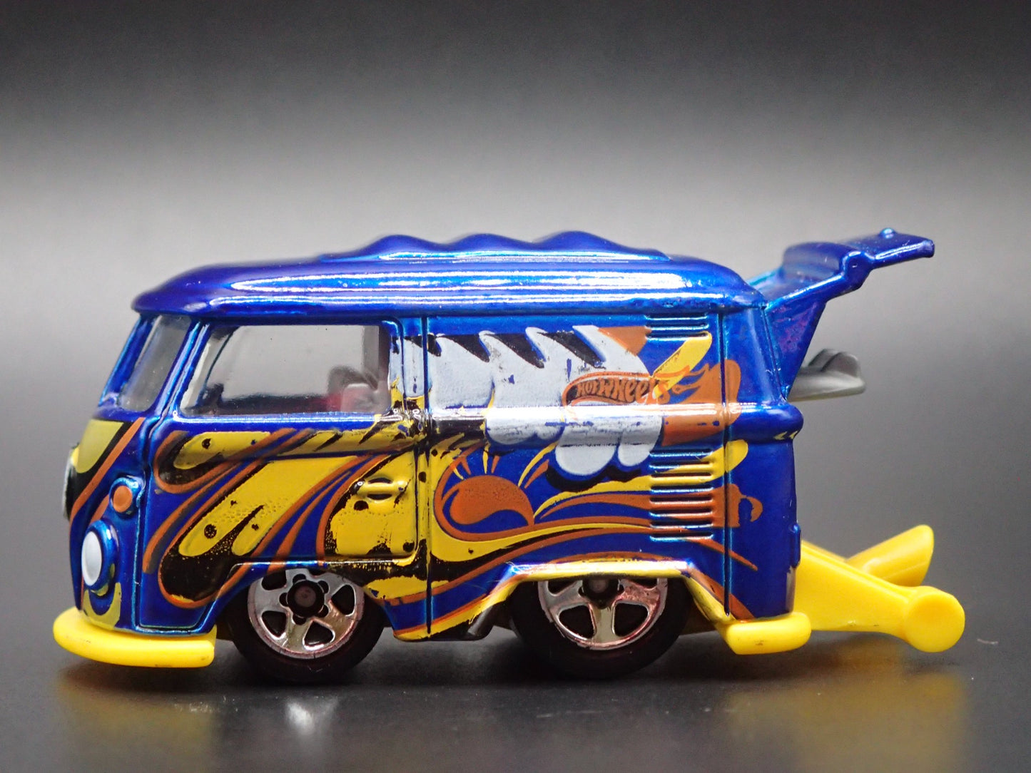 VW VOLKSWAGEN KOOL KOMBI MINI BUS VAN BLUE 1:64 SCALE DIORAMA DIECAST MODEL CAR