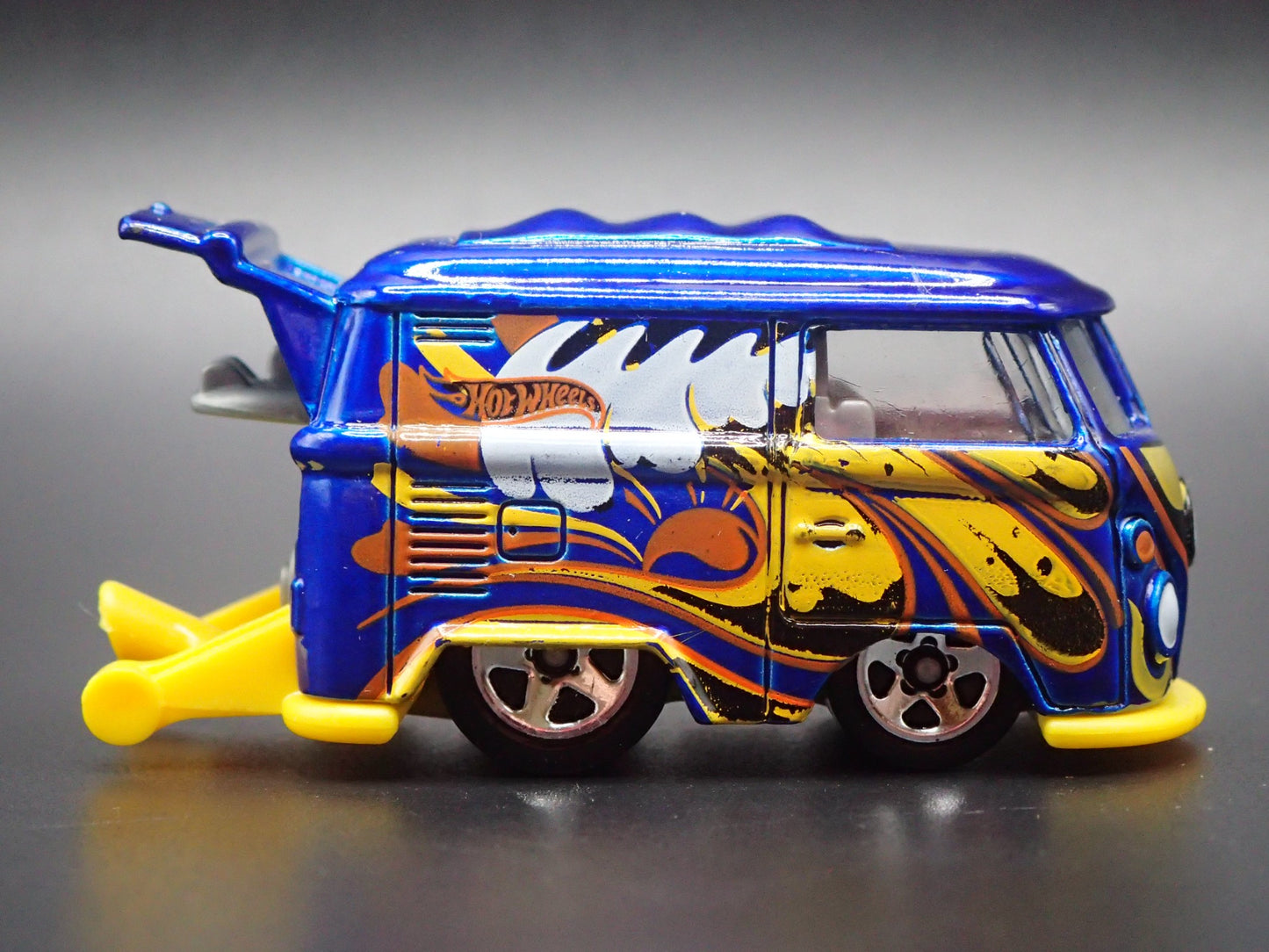 VW VOLKSWAGEN KOOL KOMBI MINI BUS VAN BLUE 1:64 SCALE DIORAMA DIECAST MODEL CAR