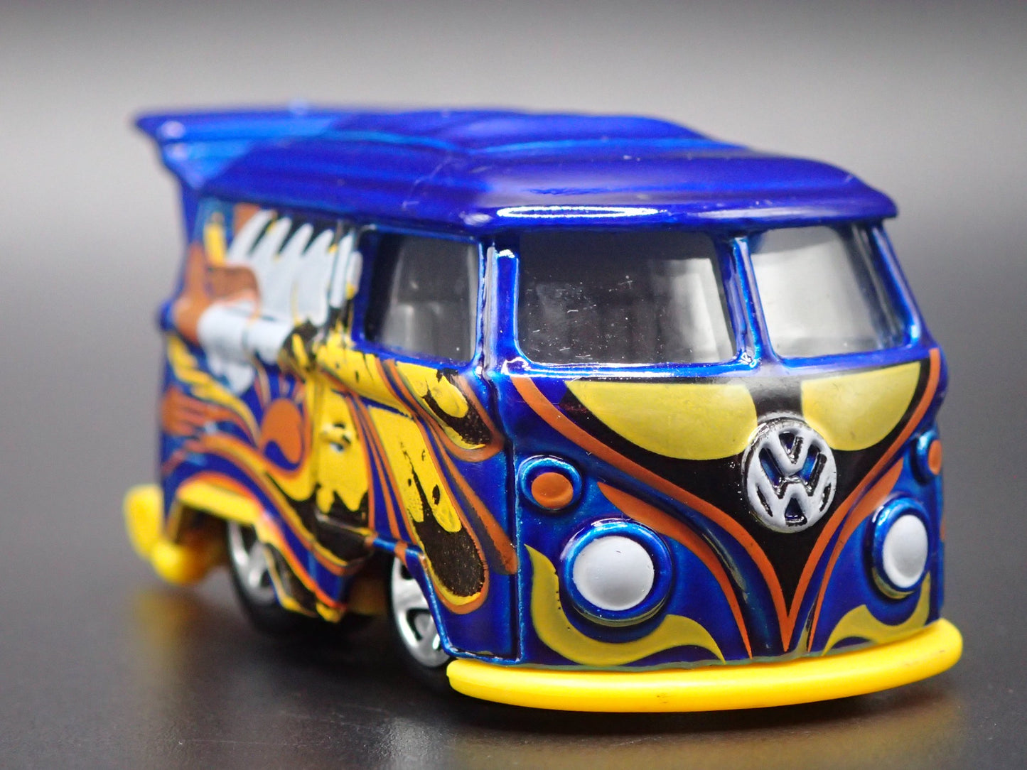 VW VOLKSWAGEN KOOL KOMBI MINI BUS VAN BLUE 1:64 SCALE DIORAMA DIECAST MODEL CAR