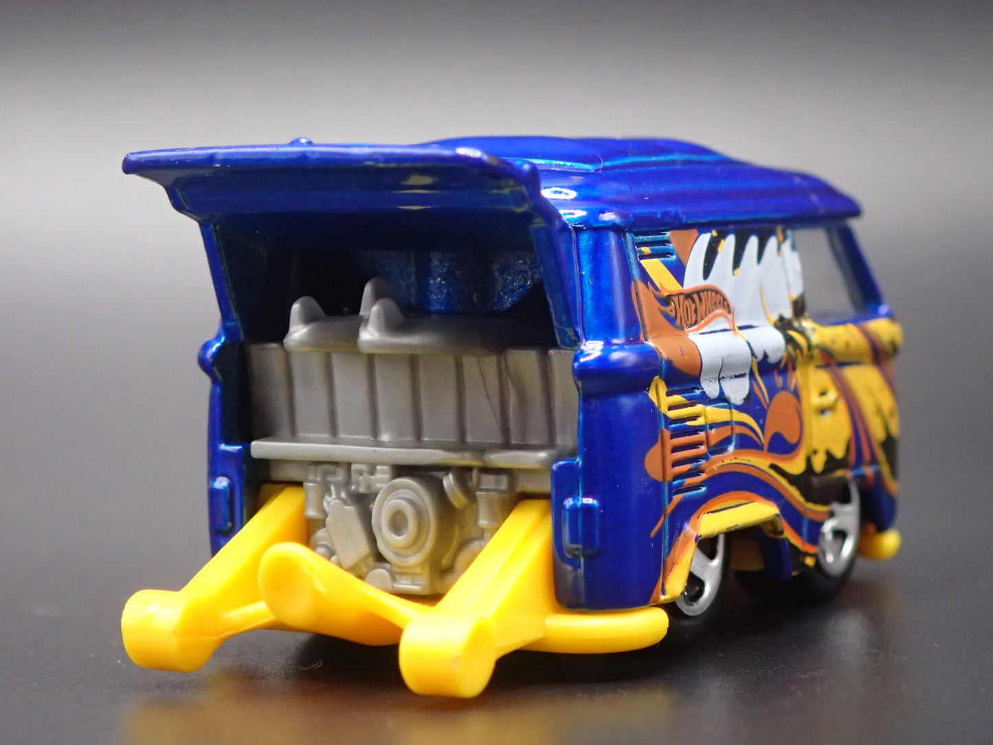 VW VOLKSWAGEN KOOL KOMBI MINI BUS VAN BLUE 1:64 SCALE DIORAMA DIECAST MODEL CAR