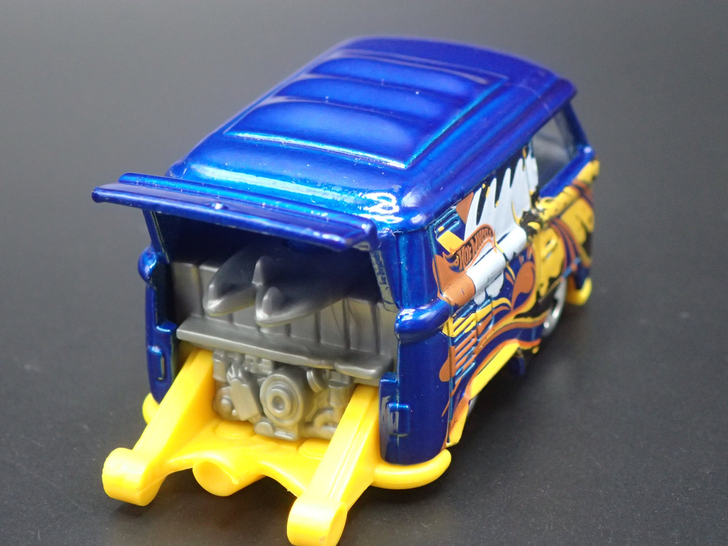 VW VOLKSWAGEN KOOL KOMBI MINI BUS VAN BLUE 1:64 SCALE DIORAMA DIECAST MODEL CAR