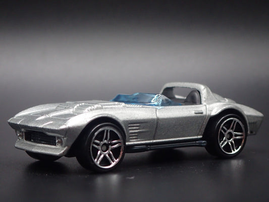 1963 CHEVY CHEVROLET CORVETTE GRAND SPORT ROADSTER 1/64 SCALE DIECAST MODEL CAR