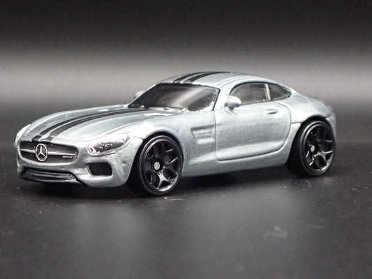 2015-2020 MERCEDES-BENZ AMG GT 1:64 SCALE COLLECTIBLE DIORAMA DIECAST MODEL CAR