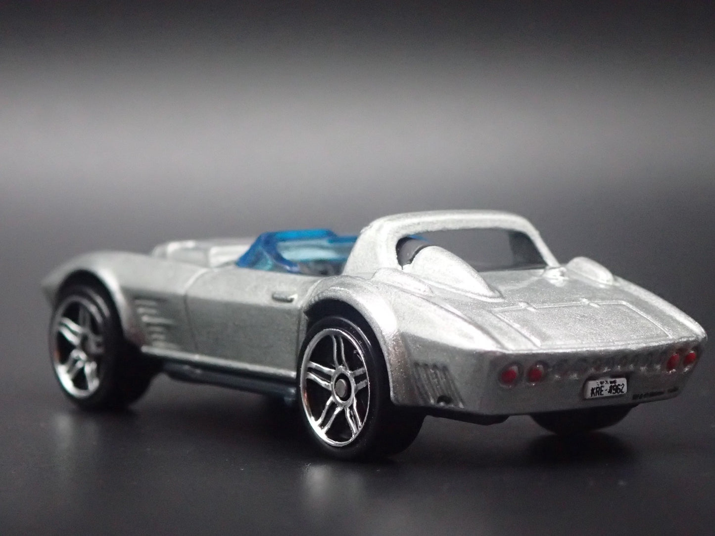 1963 CHEVY CHEVROLET CORVETTE GRAND SPORT ROADSTER 1/64 SCALE DIECAST MODEL CAR