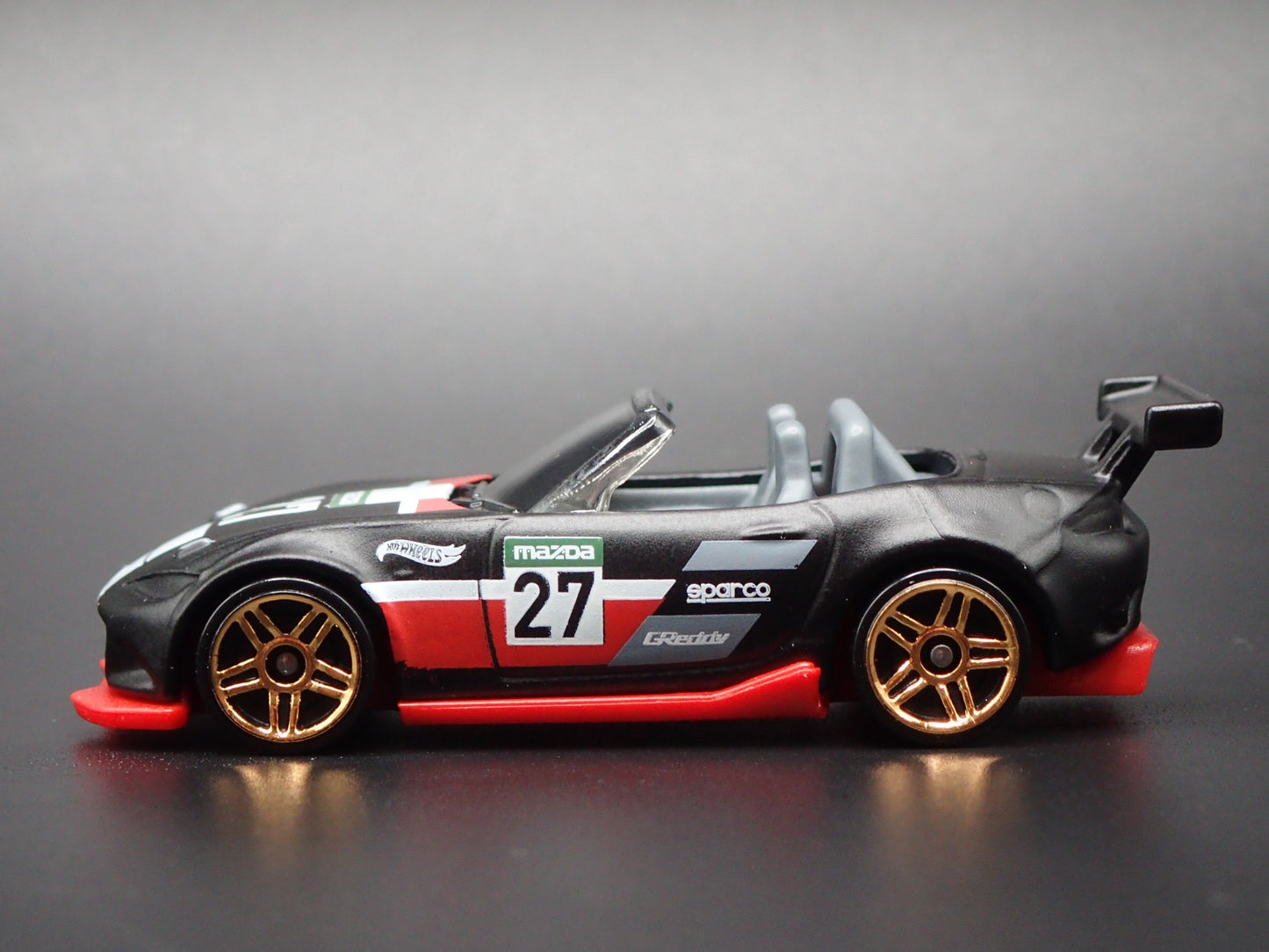 2015-2025 MAZDA MX5 MIATA CONVERTIBLE ND 1:64 SCALE DIORAMA DIECAST MODEL CAR